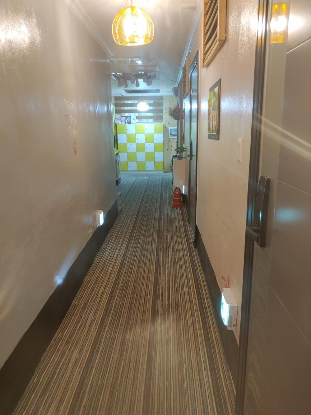 Twin Room - Photo 10