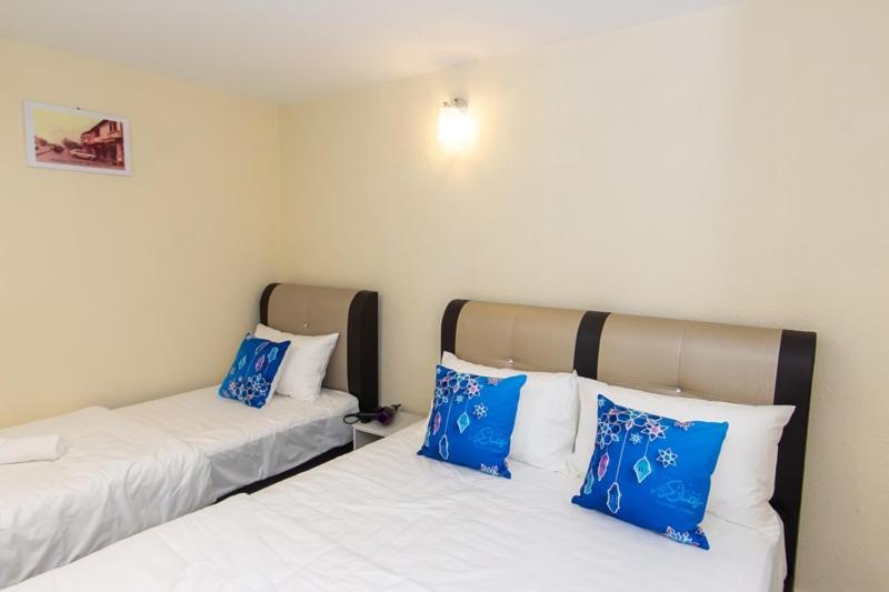 Standard Family Room - Photo 2