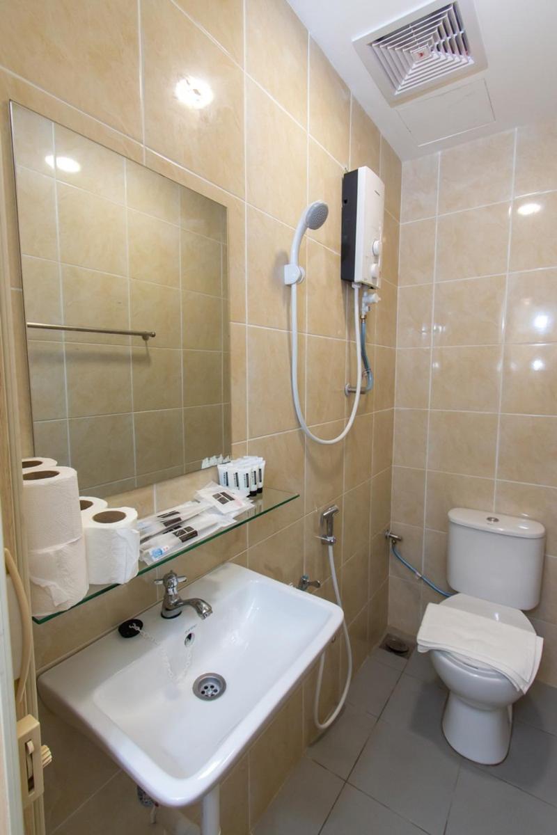 Deluxe Queen Room - Photo 6