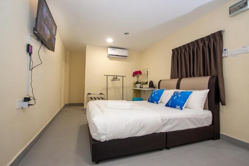 Deluxe Queen Room - Photo 1