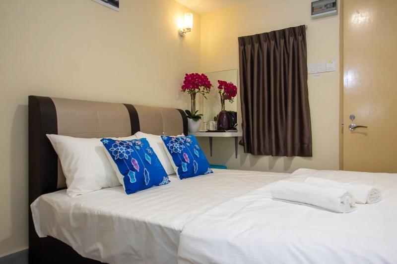 Standard Queen Room