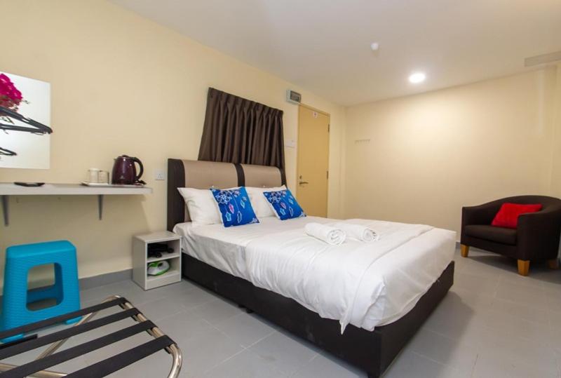 Deluxe Queen Room - Photo 2
