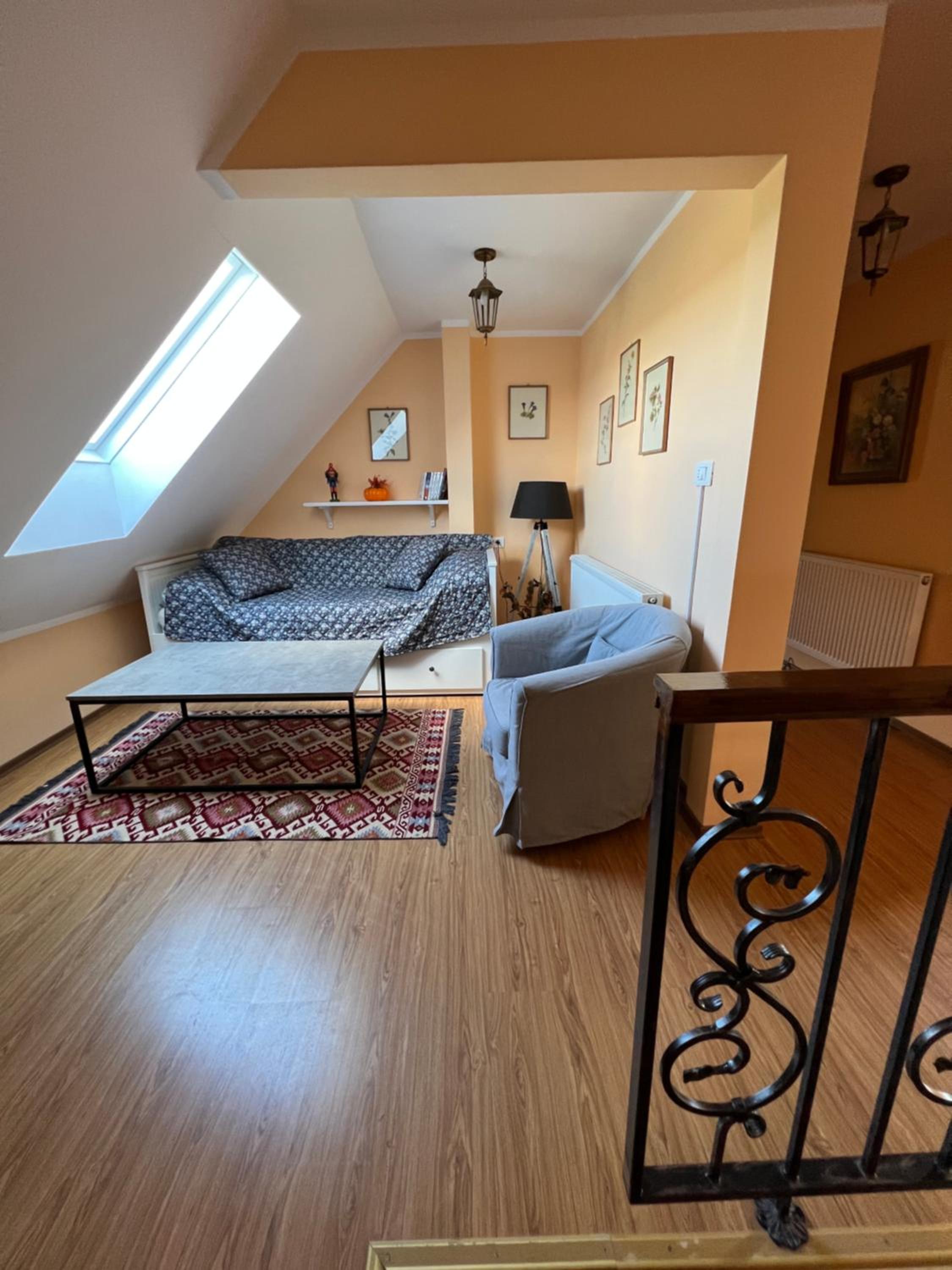 Five-Bedroom House photo 2