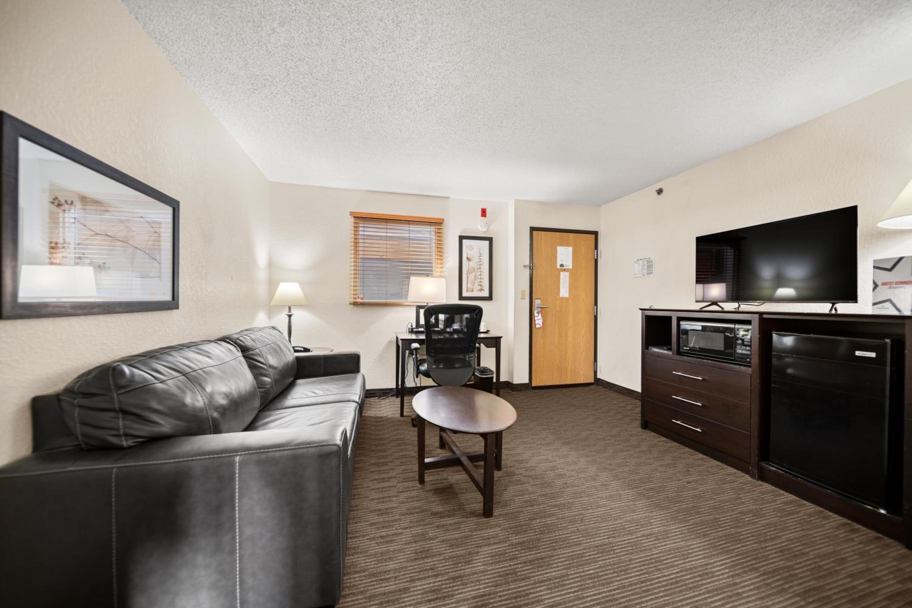 One-Bedroom Premier King Suite - Non-Smoking photo 2