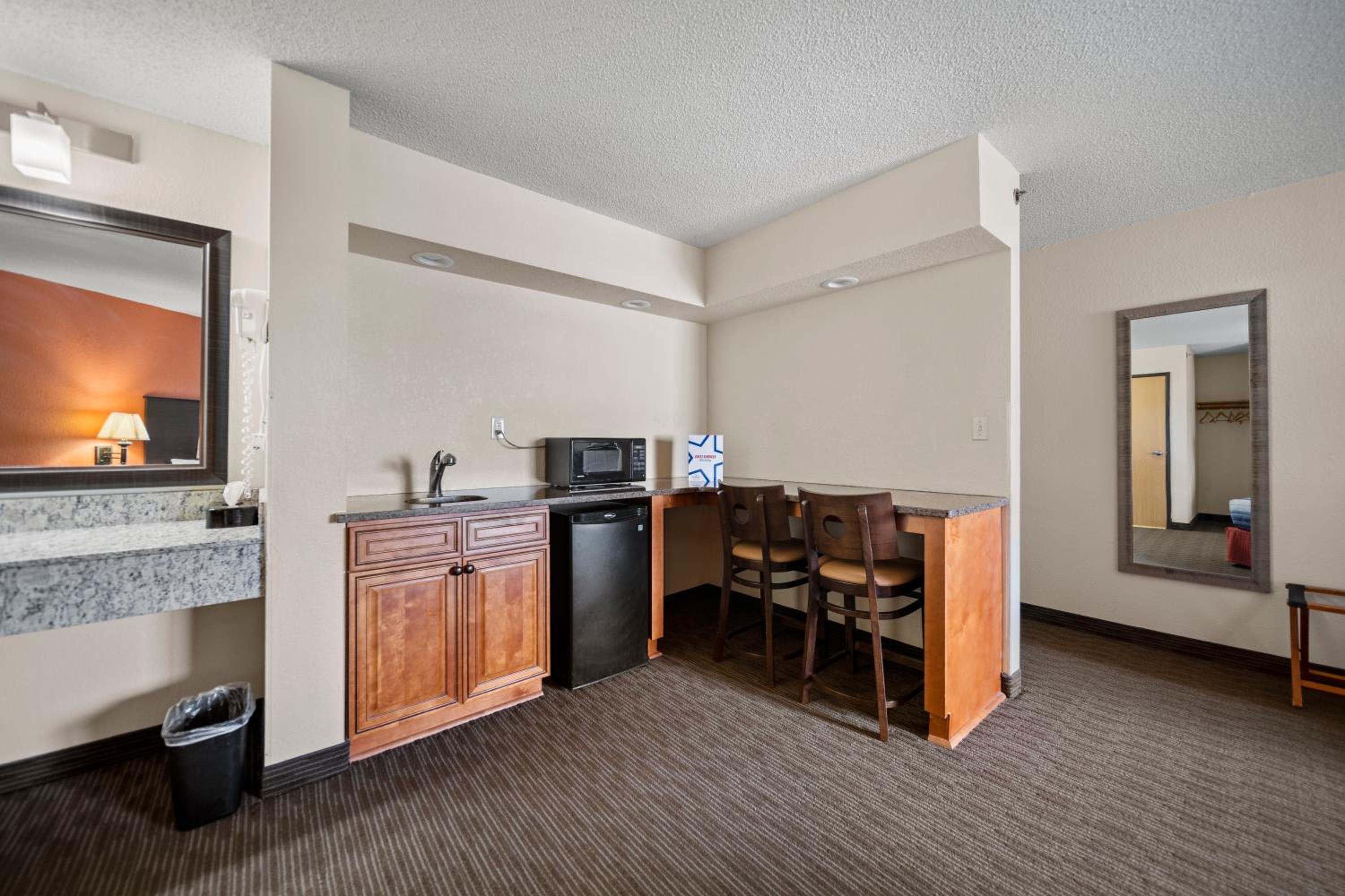 Studio Suite - Non-Smoking photo 2