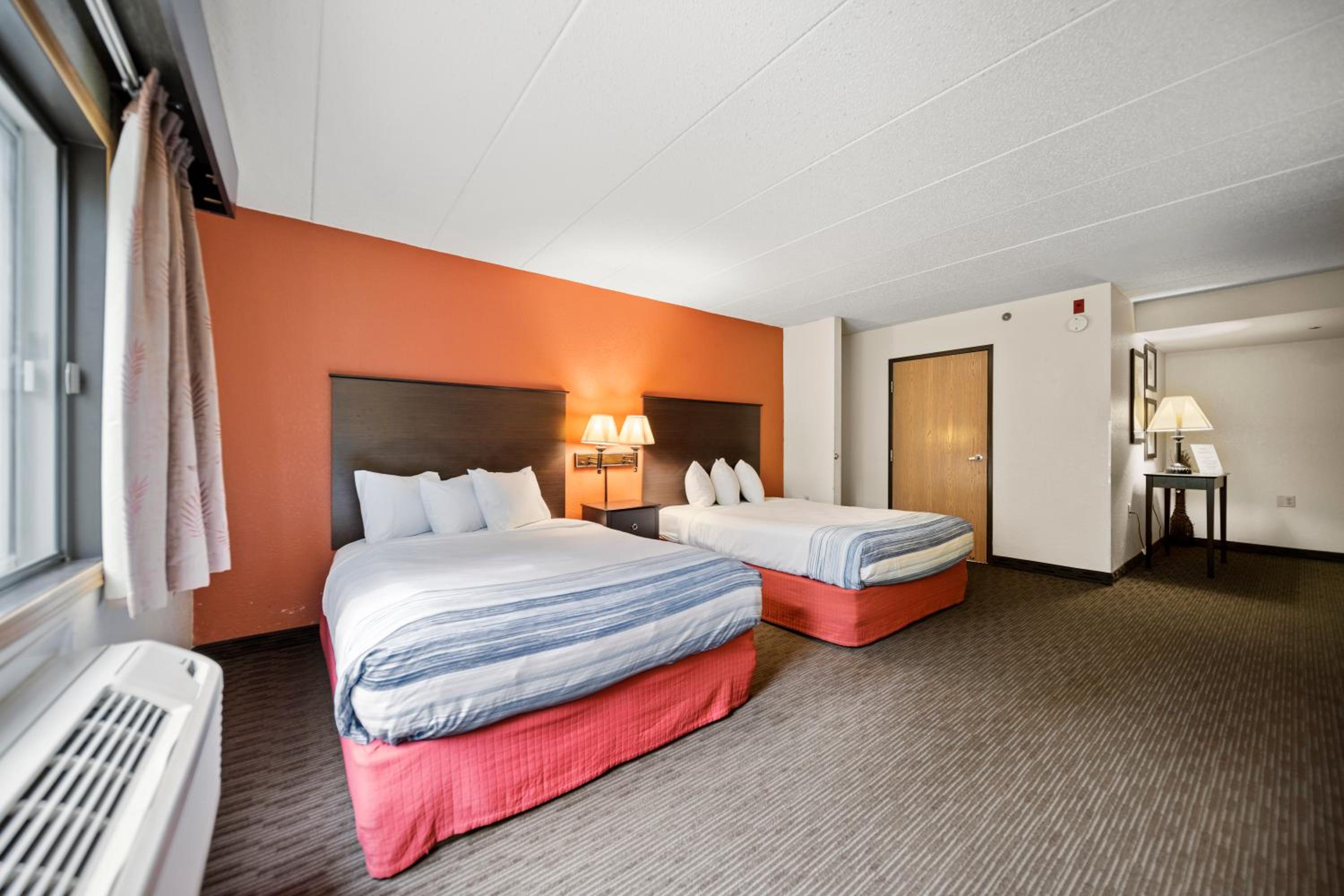 Queen Room with Two Queen Beds - Mobility Access/Non-Smoking photo 1