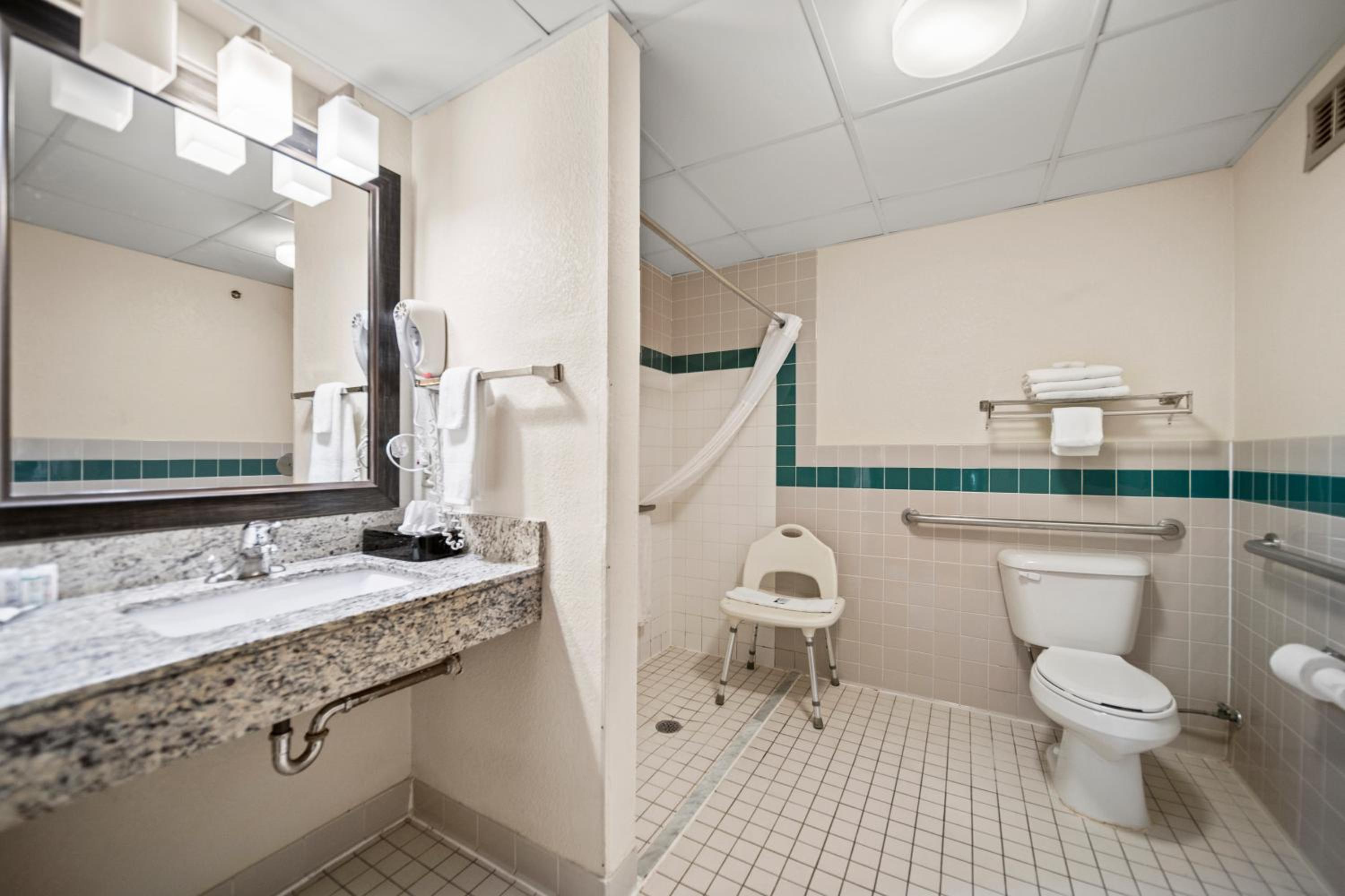 King Room - Mobility Access/Non-Smoking photo 2