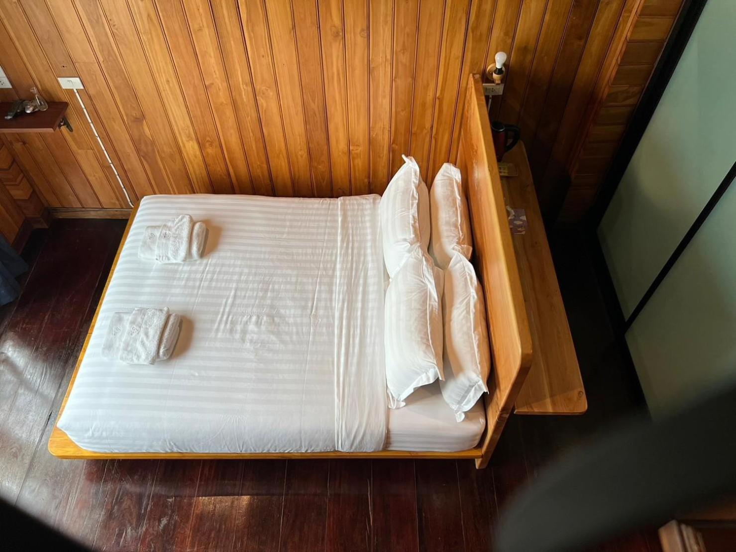 Deluxe Double Room with Shower - Photo 5