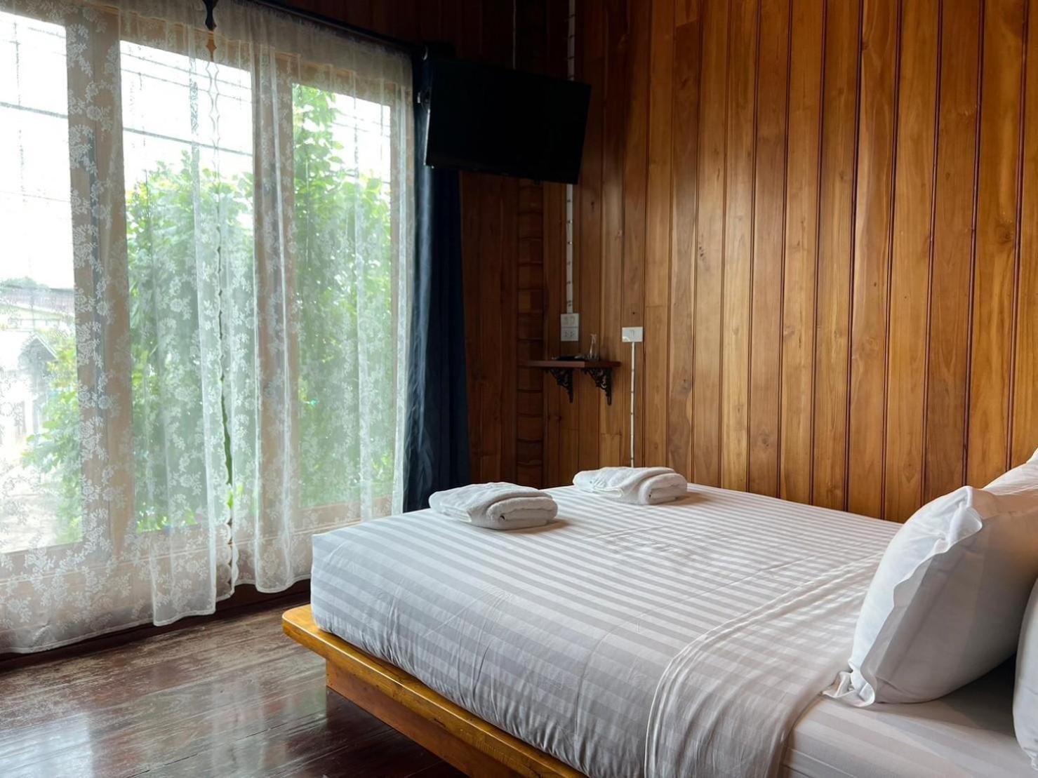 Deluxe Double Room with Shower - Photo 2