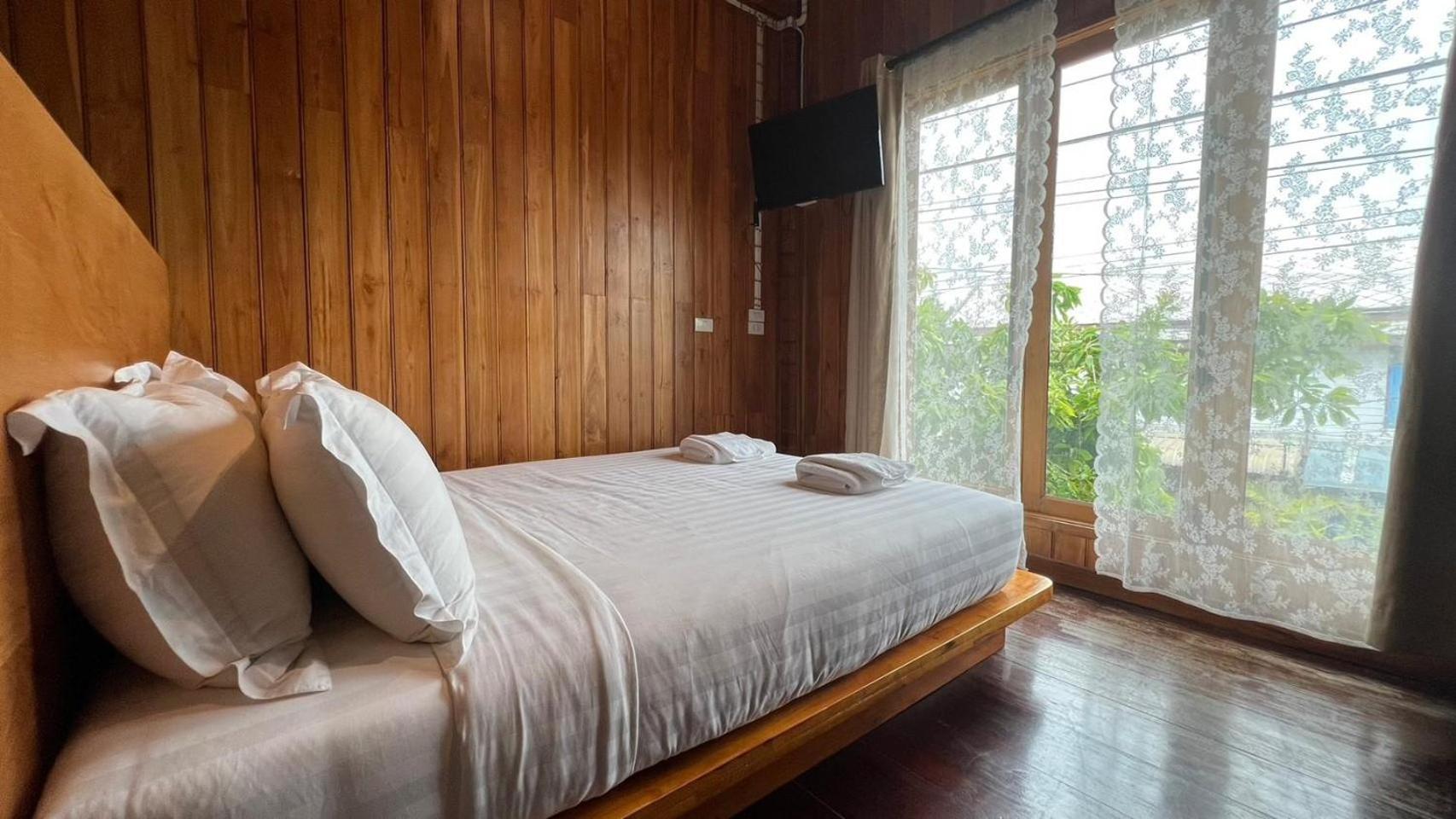 Deluxe Room - Photo 1