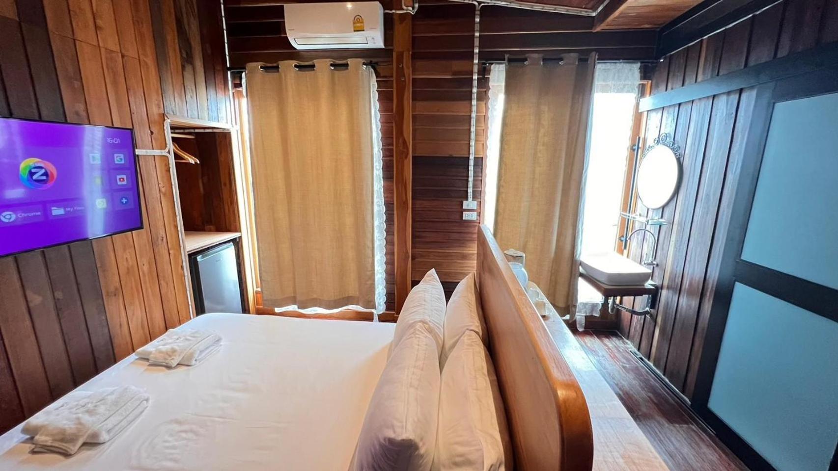 Deluxe Queen Room - Photo 2