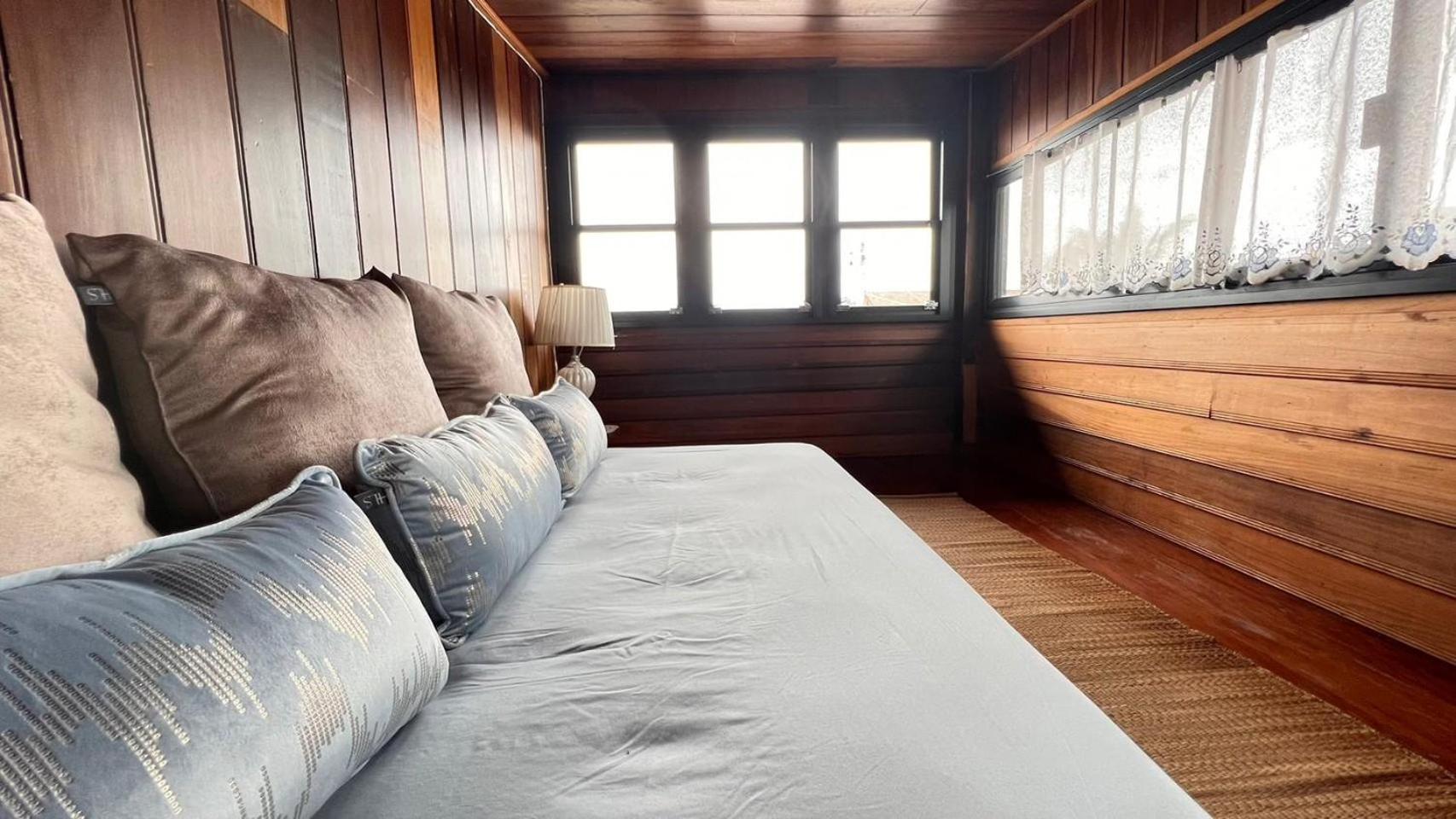 Deluxe Queen Room - Photo 7
