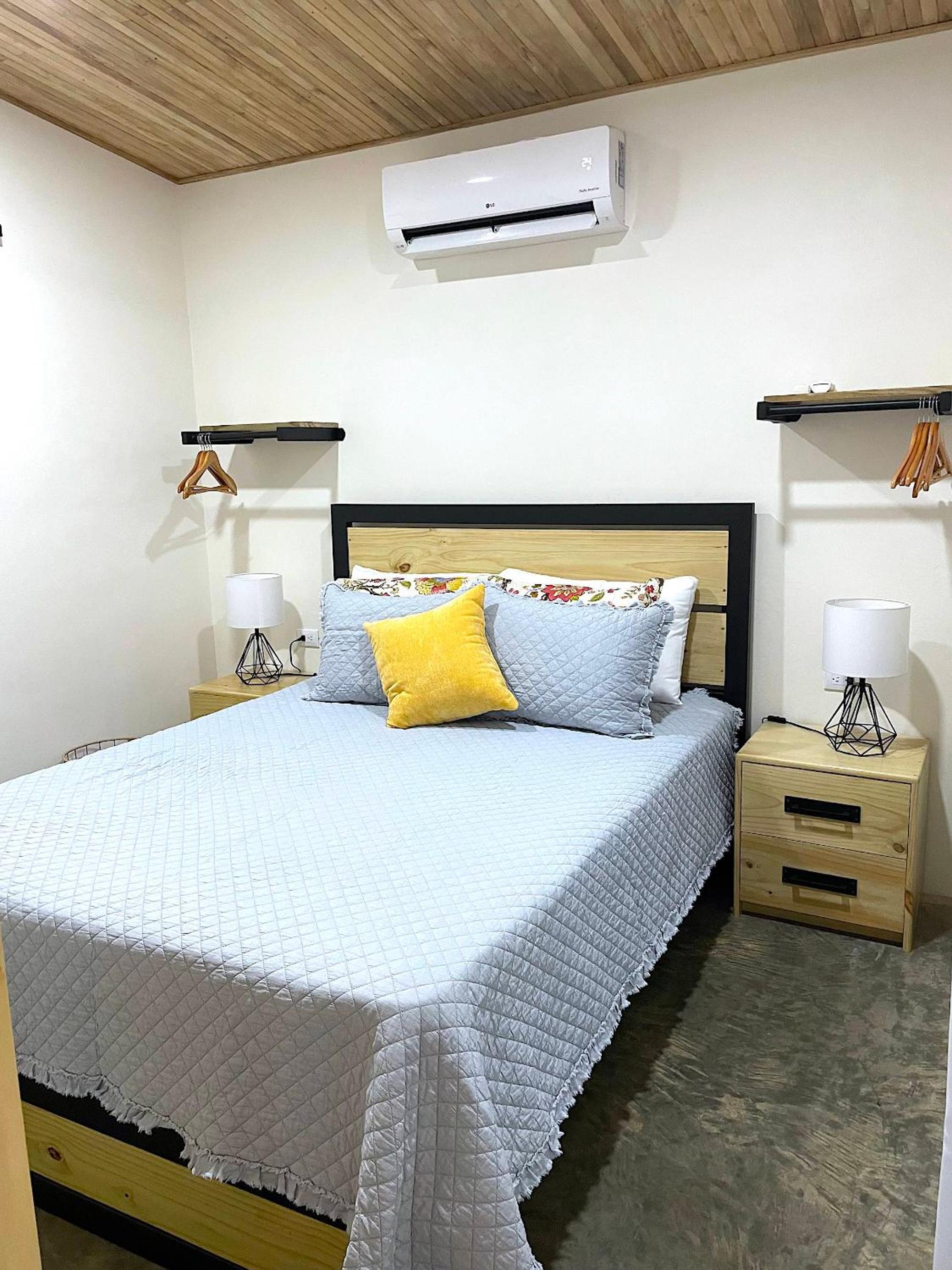 One-Bedroom House photo 1