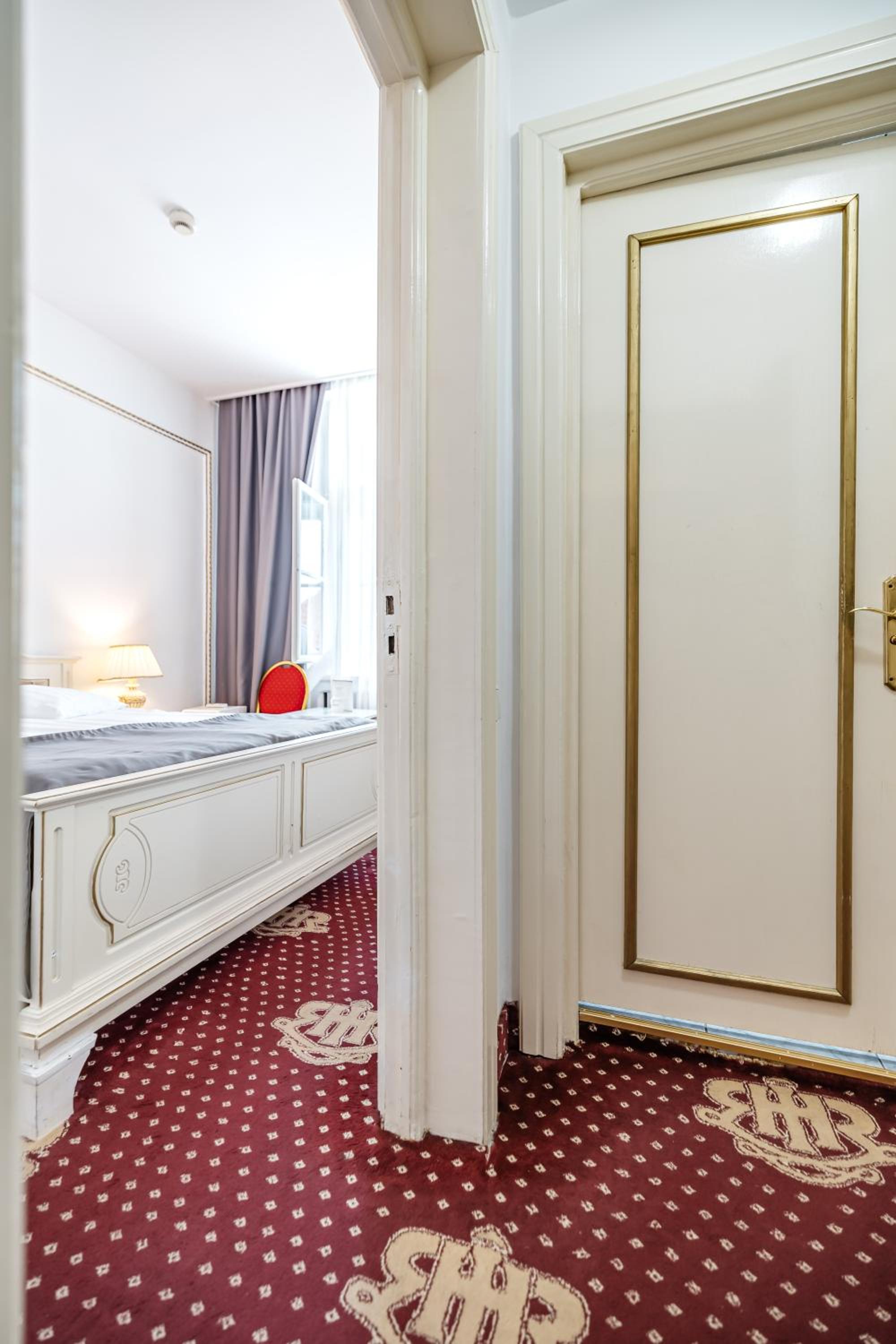 Double Room - Photo 7