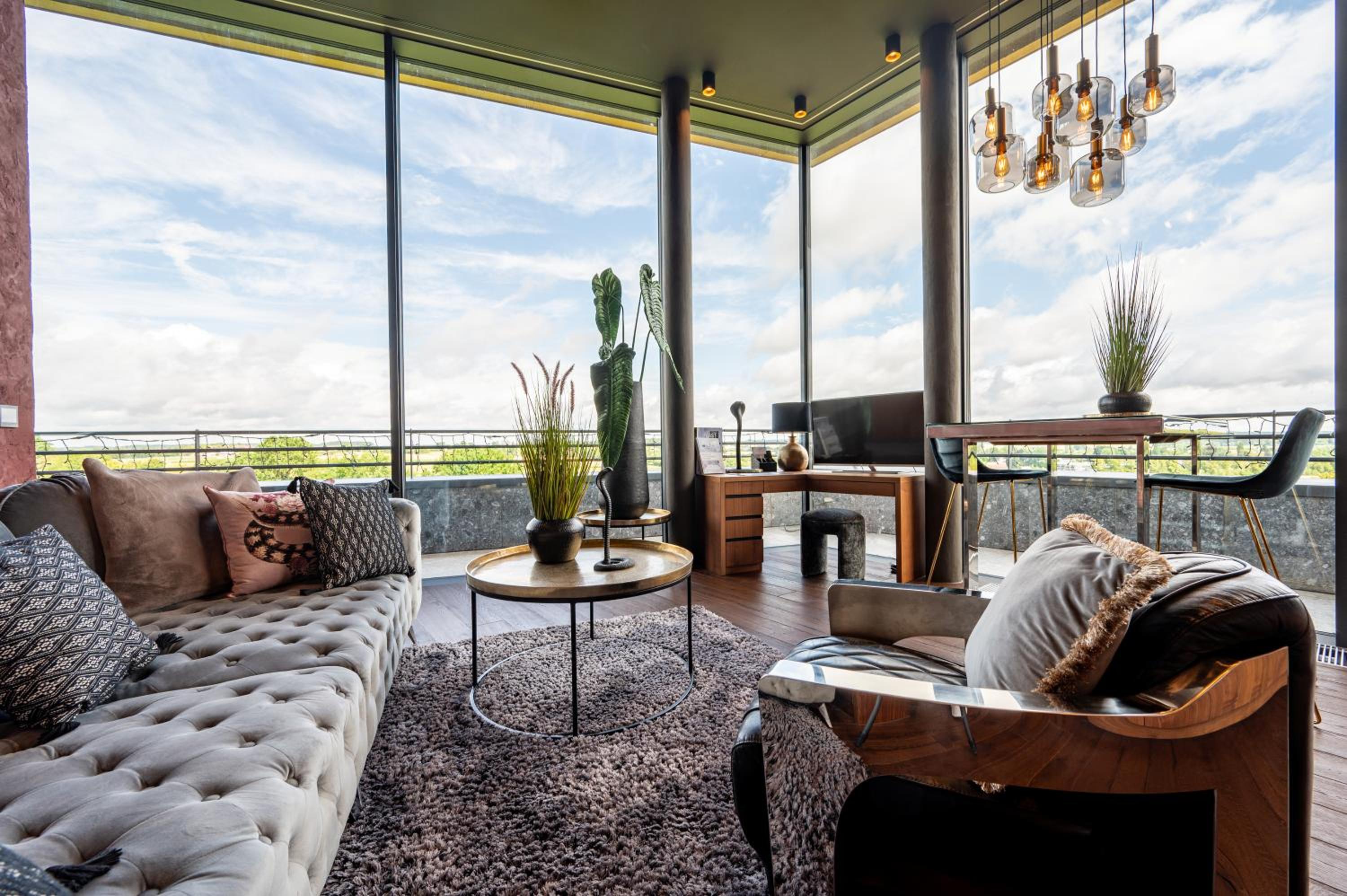 Penthouse Suite with Balcony photo 1