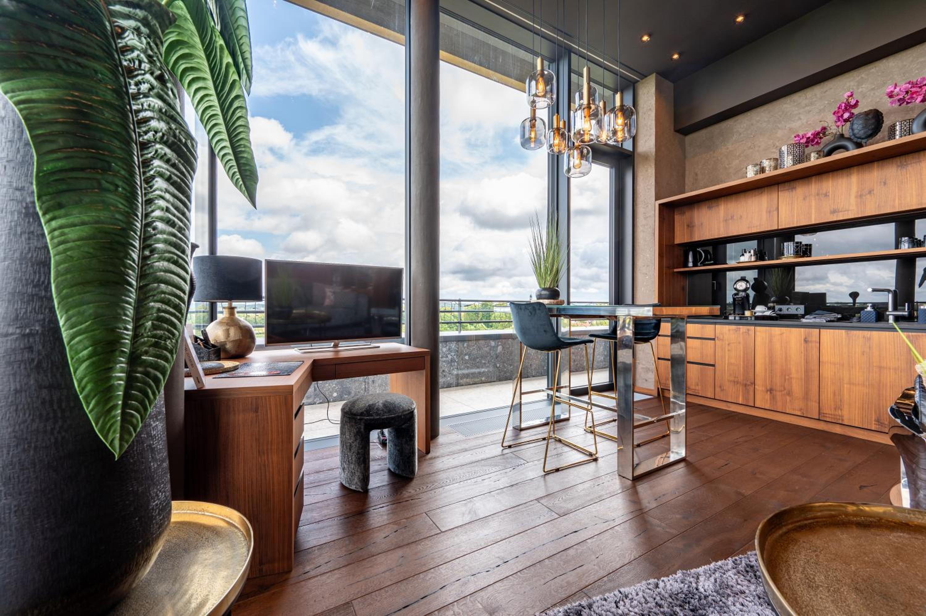 Penthouse Suite with Balcony photo 2