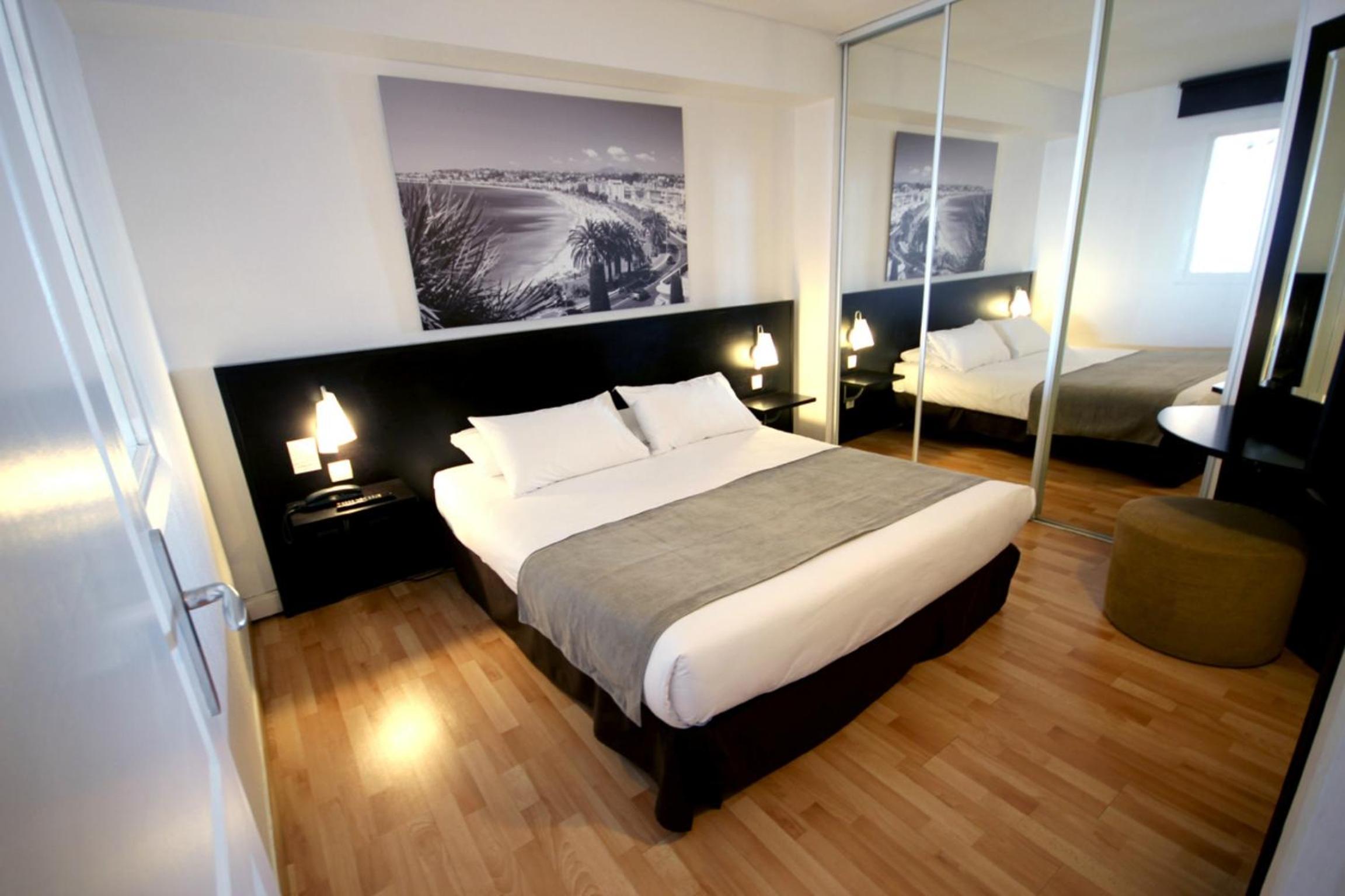 One-Bedroom Apartment with Sea View (6 Adults) photo 3