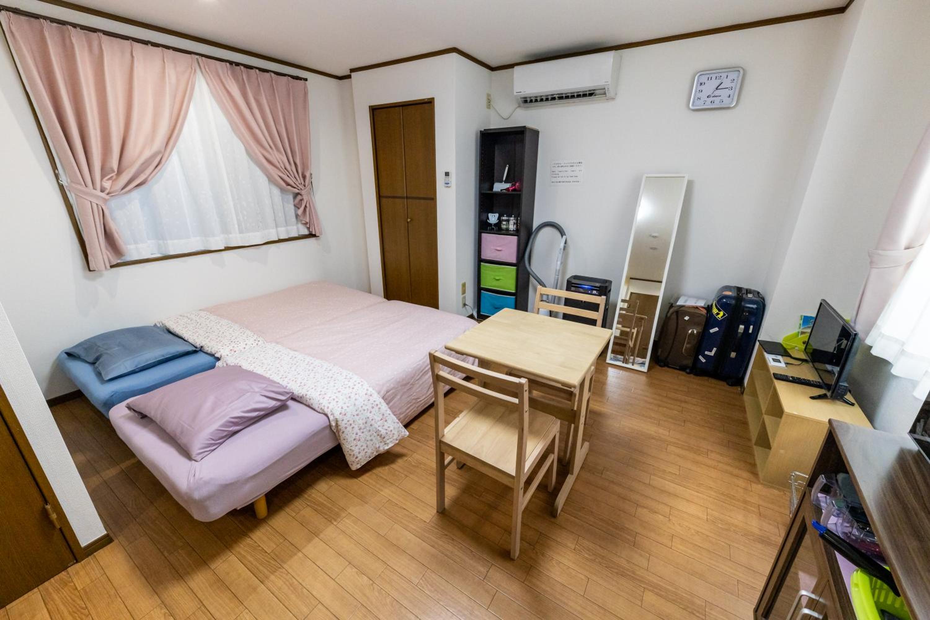 One-Bedroom Apartment photo 1