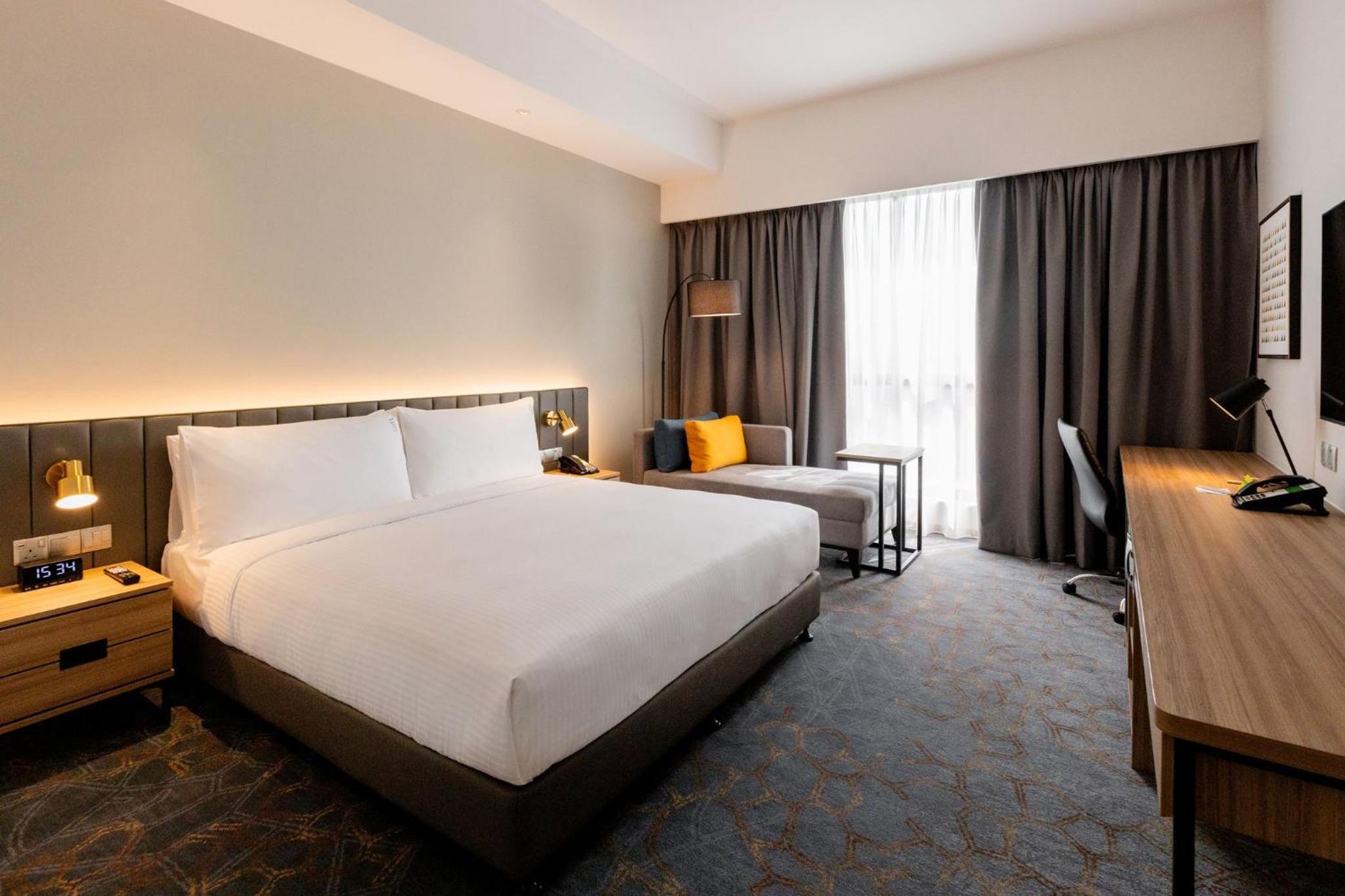 Standard King Room with Lounge Access