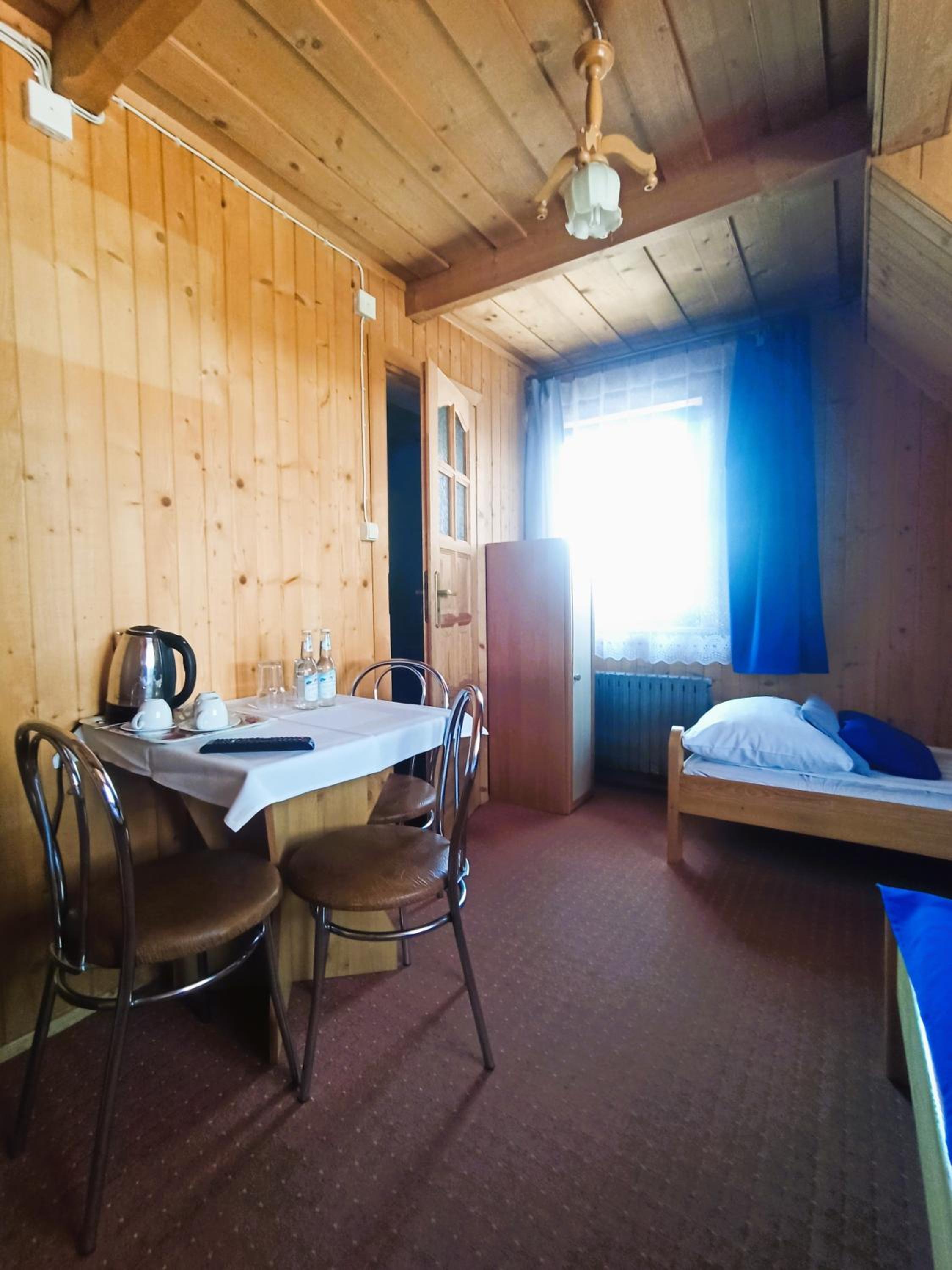 Triple Room with Bathroom - Photo 2
