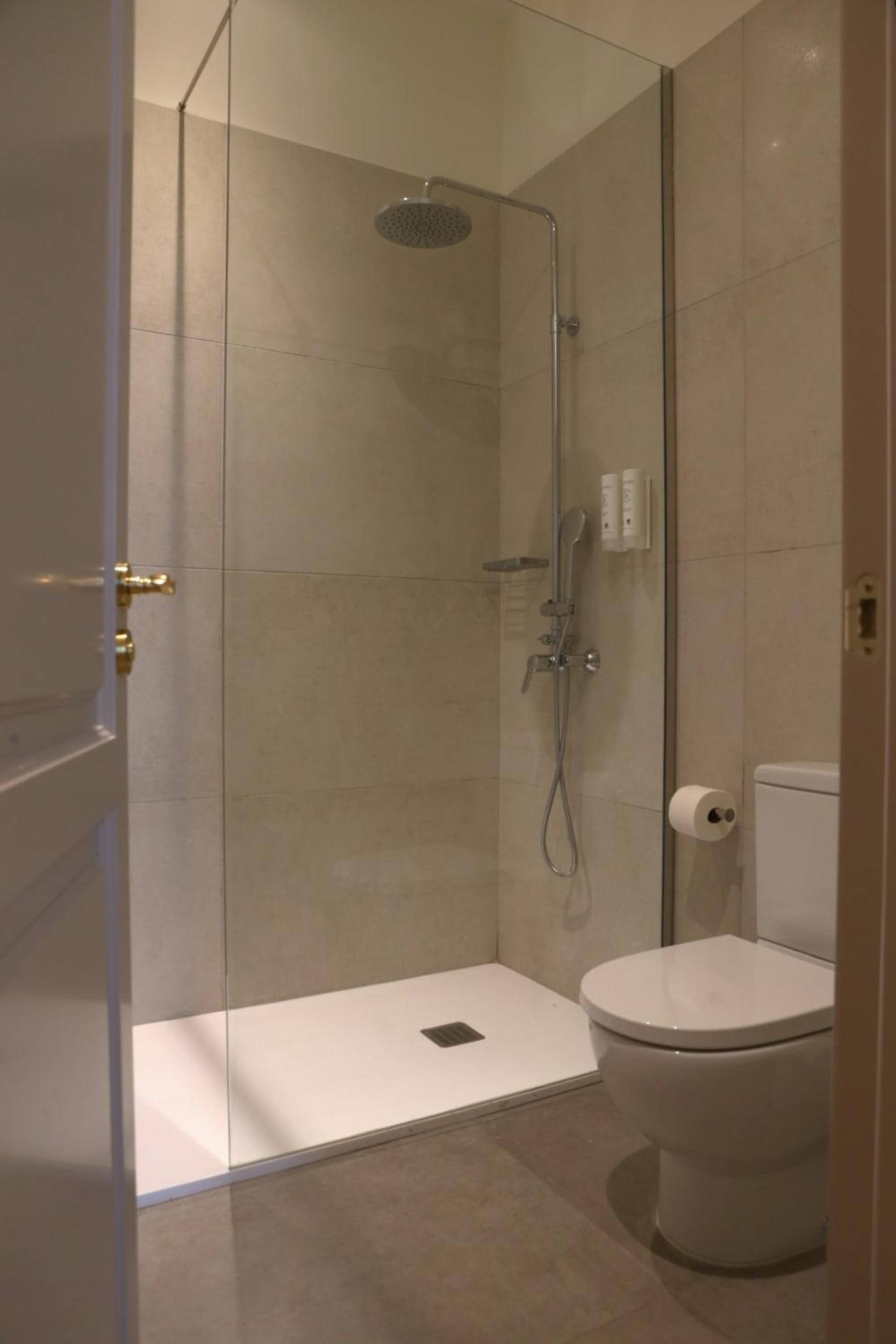Deluxe Interior Double Room thumbnail 5