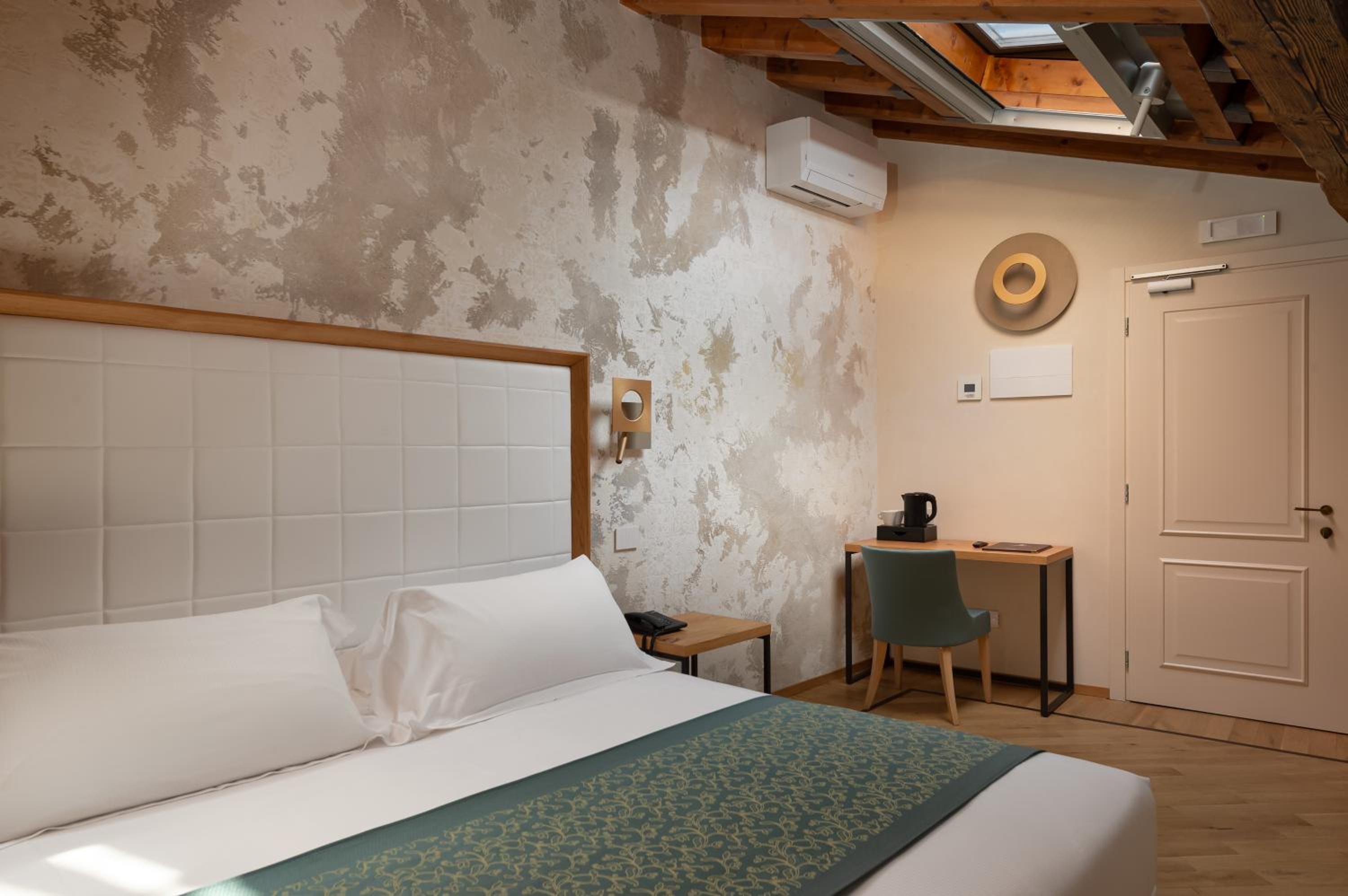Superior Double Room Single Use photo 3