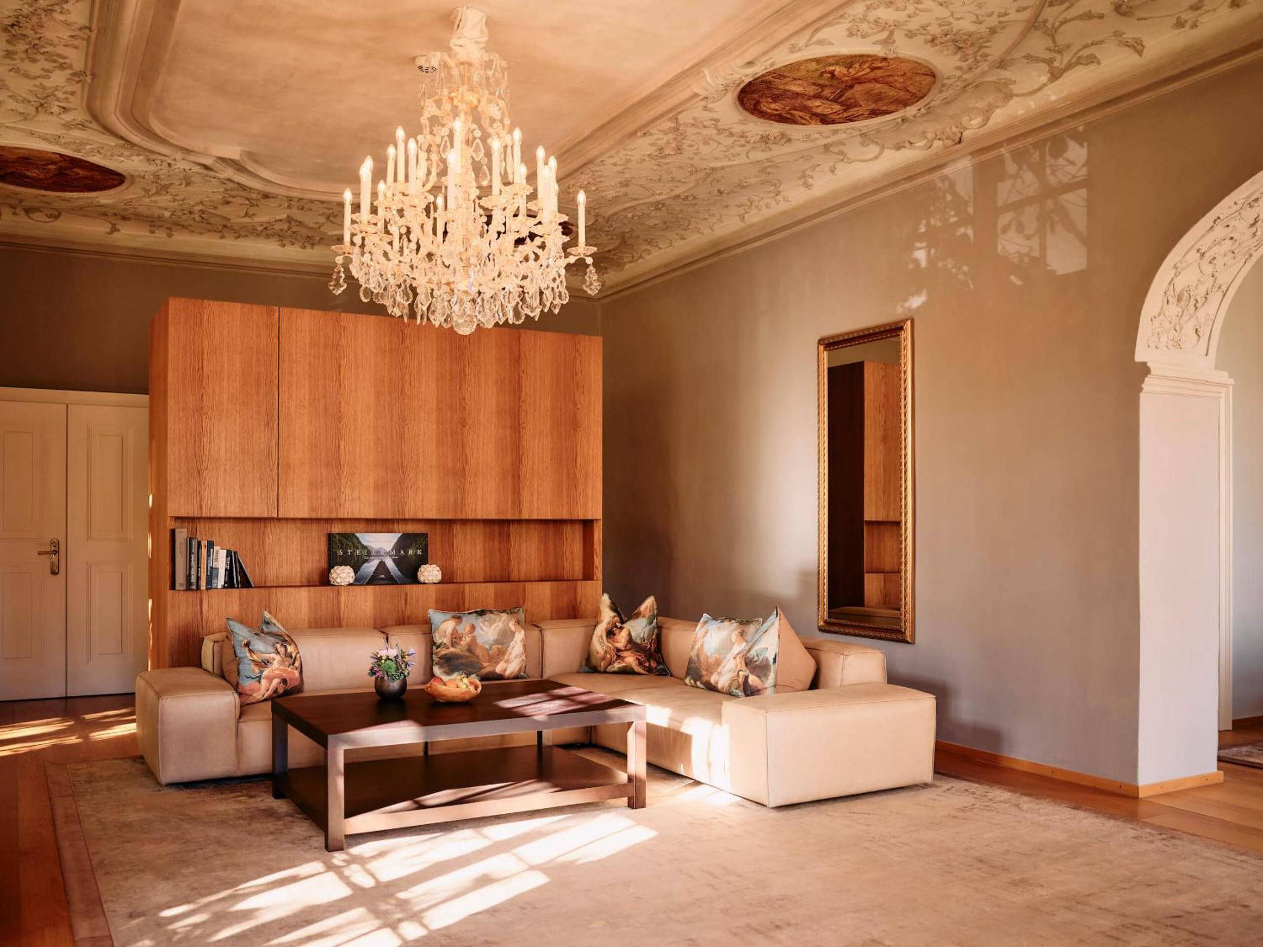 Superior King Suite photo 2
