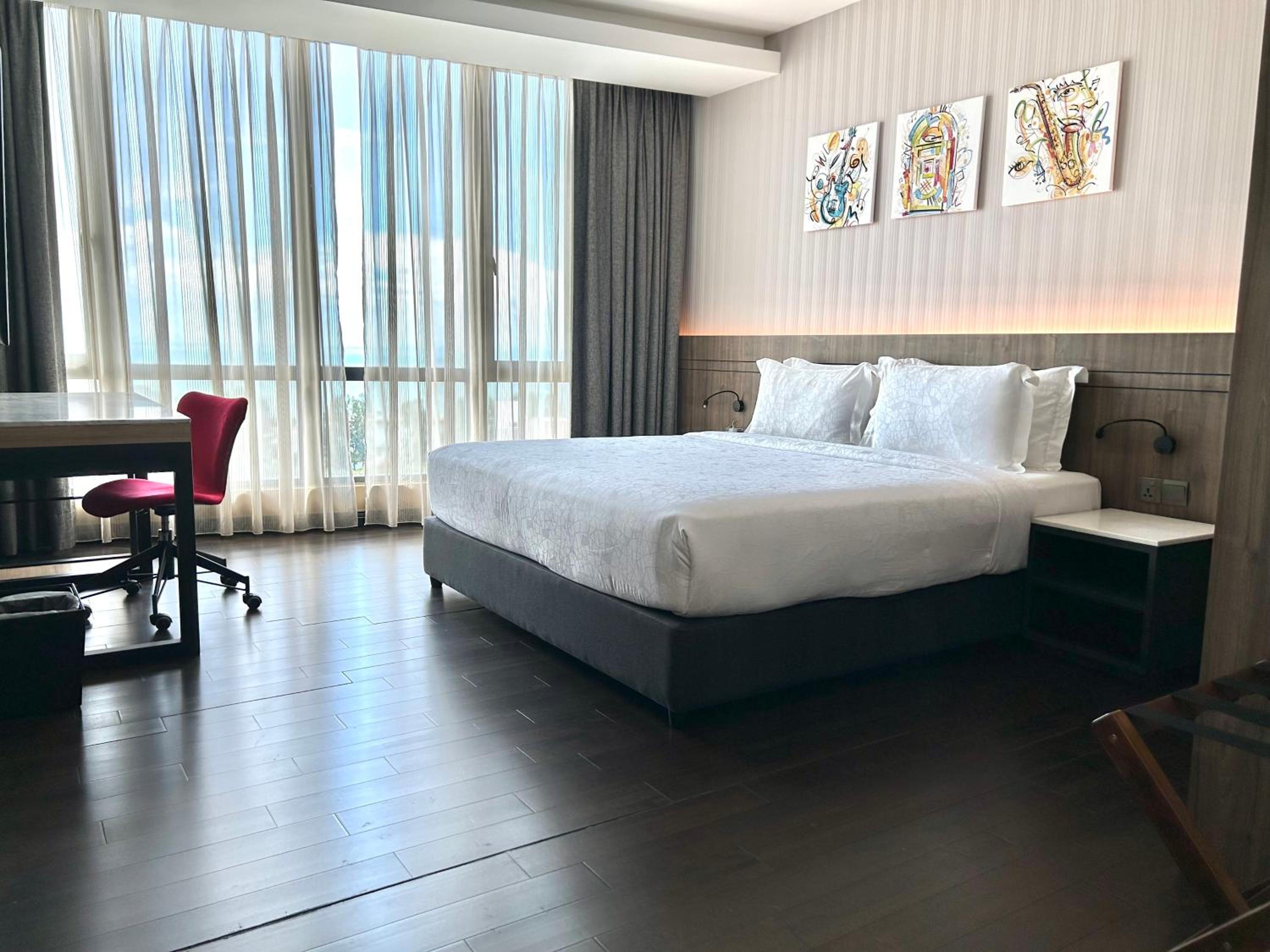 Superior King Room with Bathtub - Photo 2