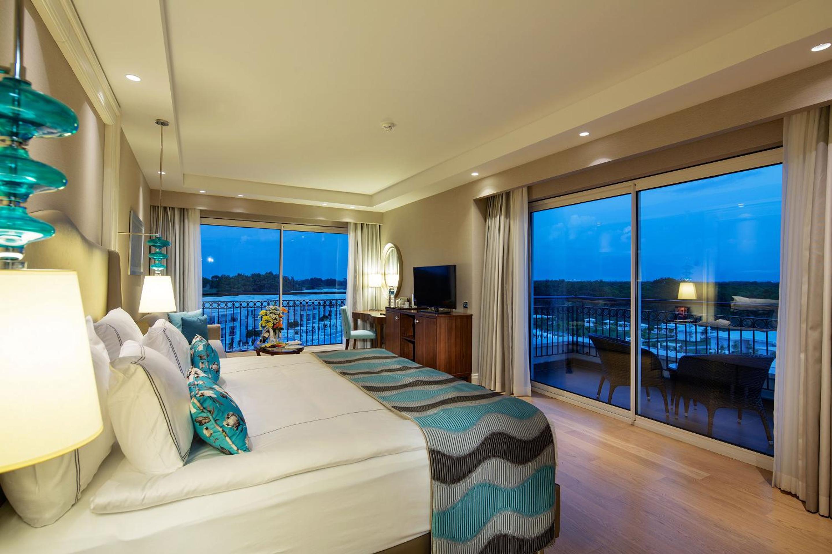 Corner Suite photo 3