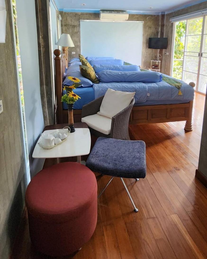 Family Room with Balcony photo 1