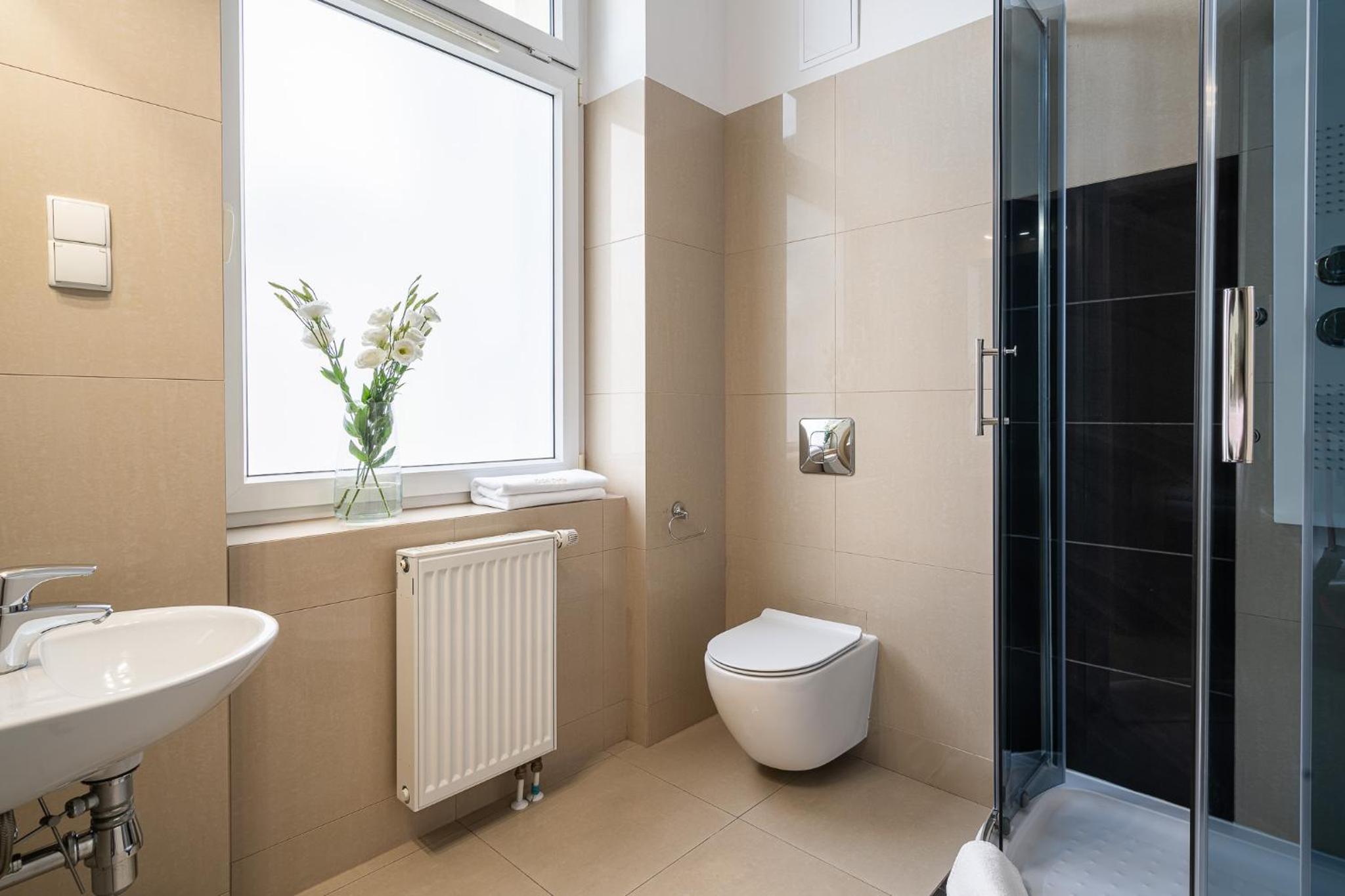 Budget Double Room - Photo 16