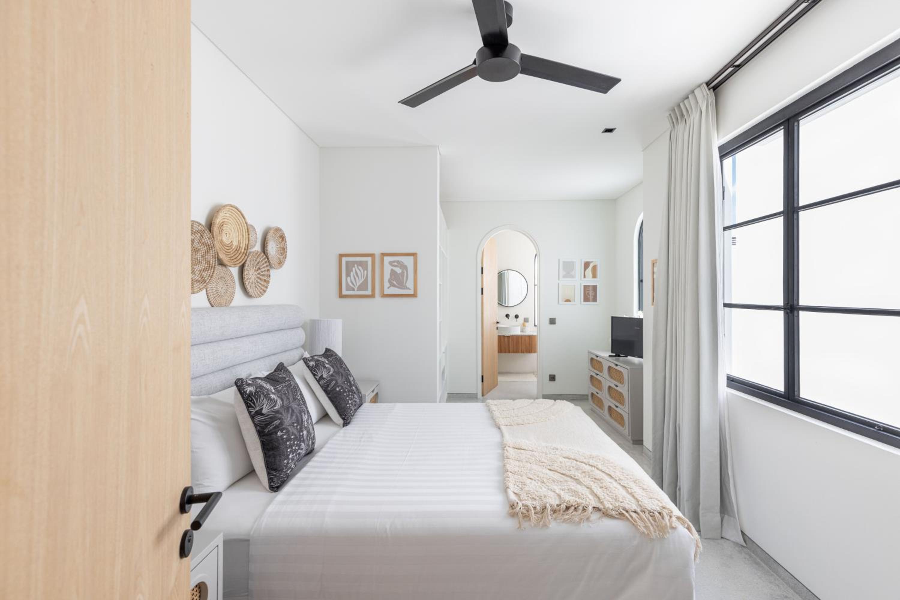 Three-Bedroom Villa photo 2