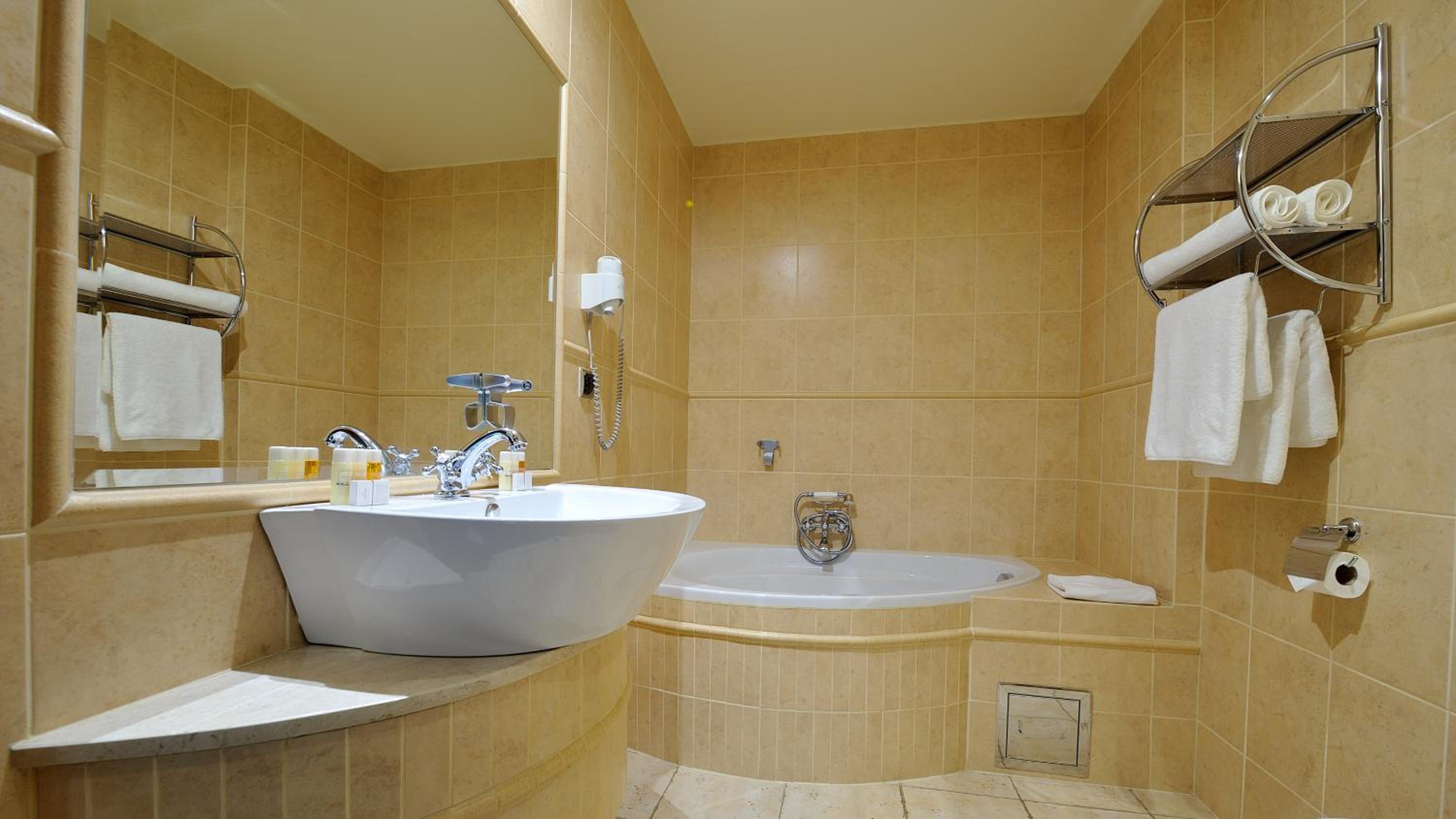 Suite - Photo 6