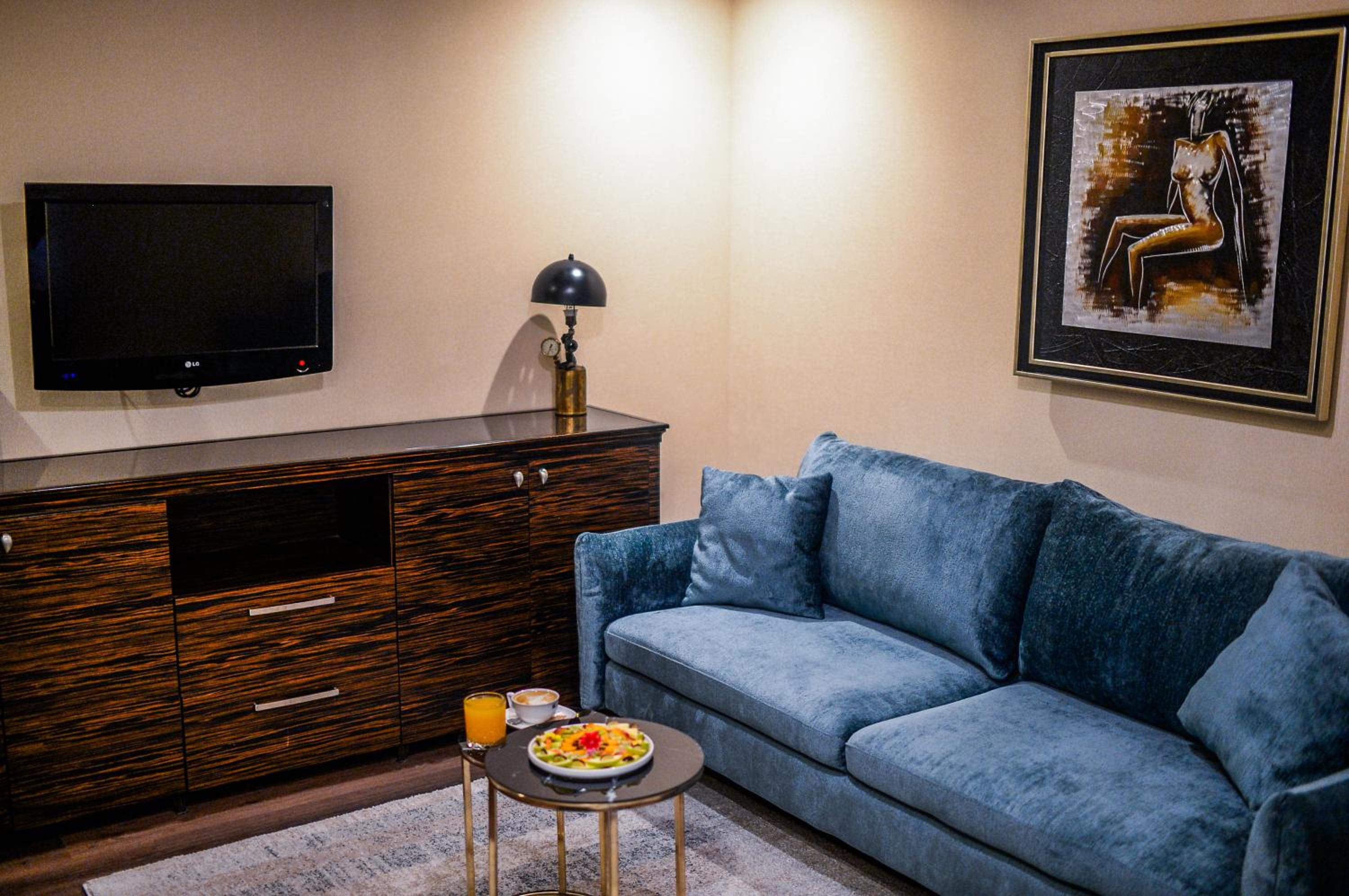 Business Suite - Photo 6