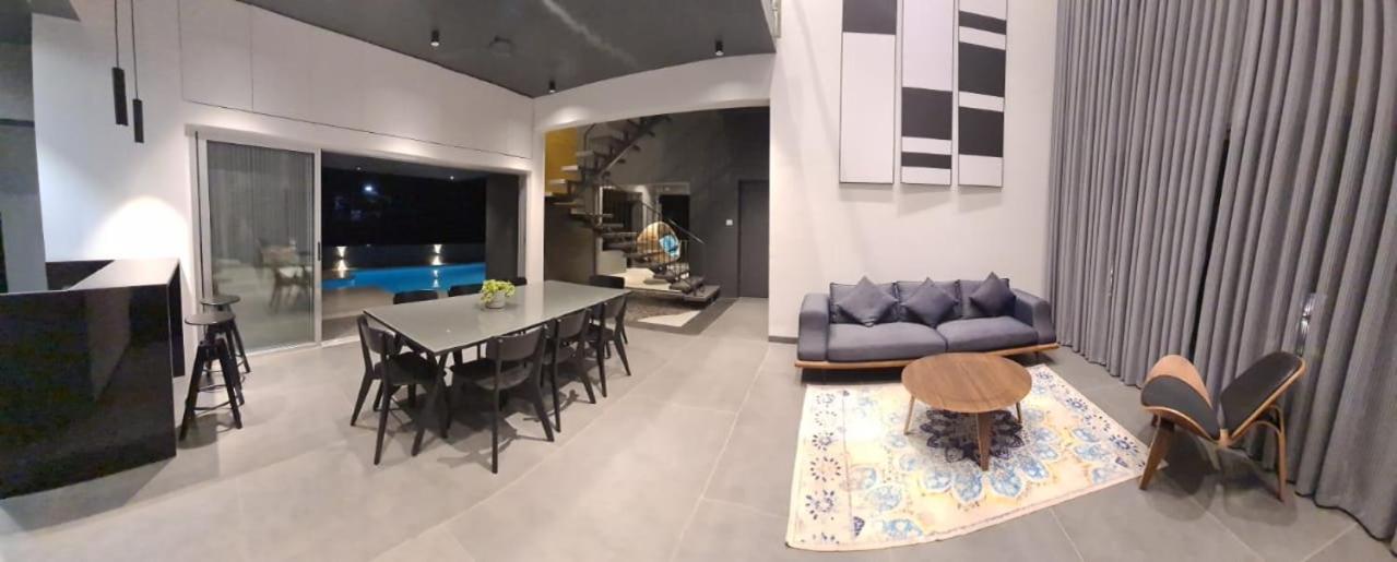 Three-Bedroom Villa photo 1