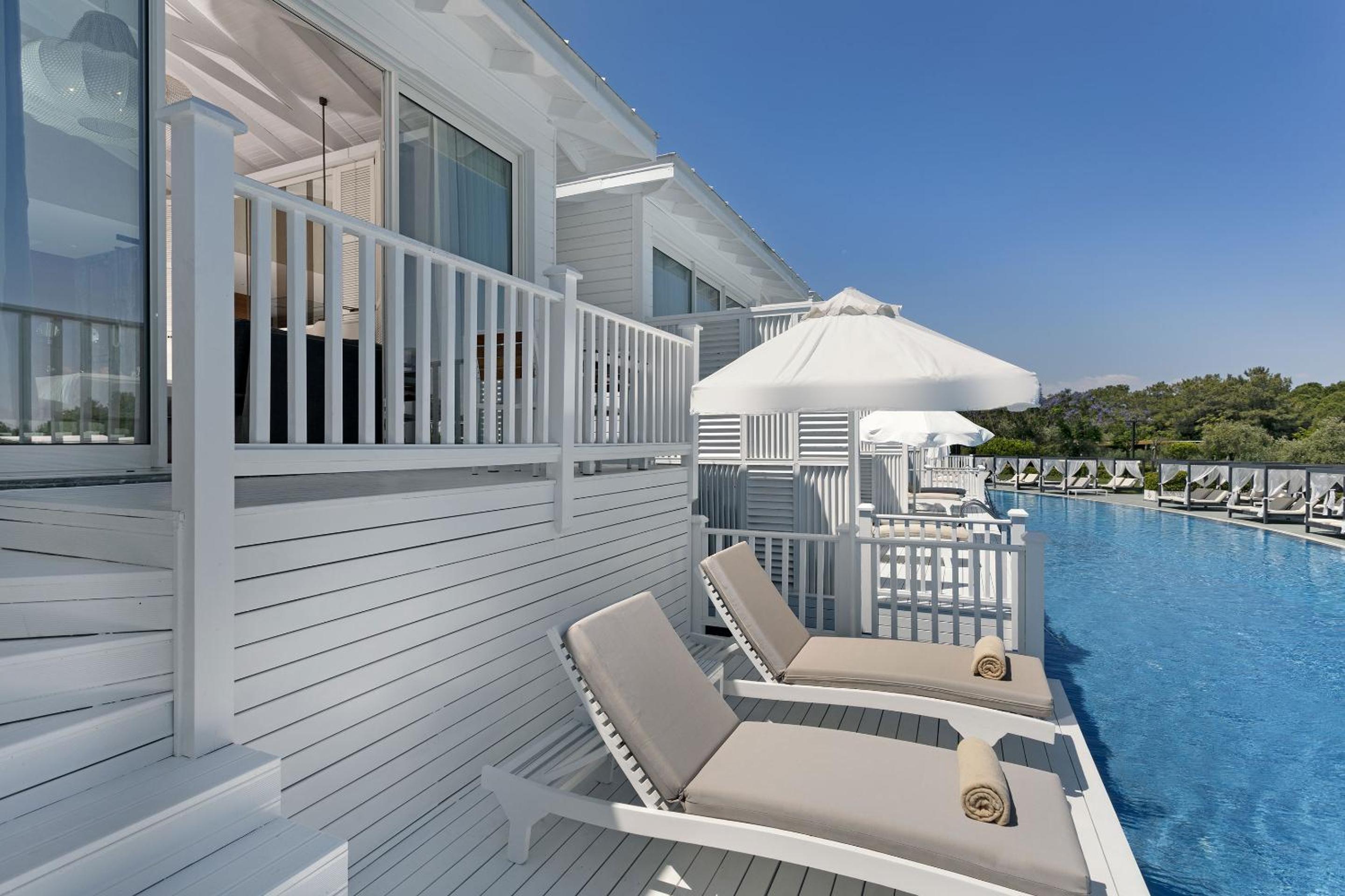 Maldive House (Swim-up)  photo 2
