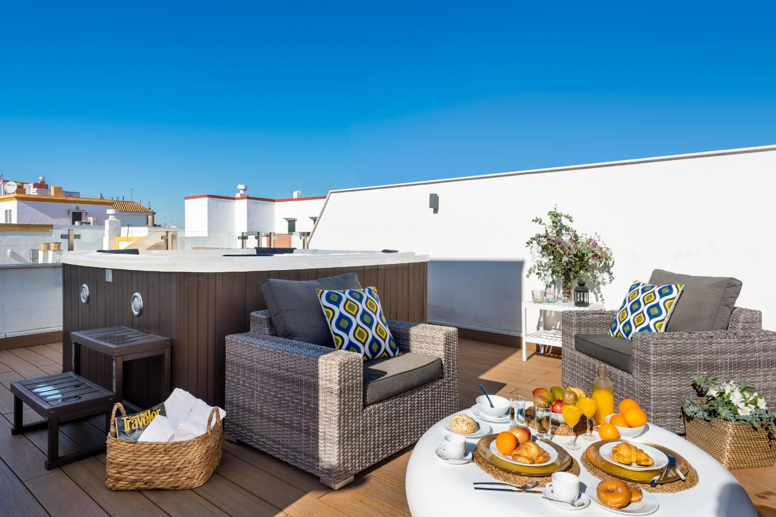 Penthouse Apartment with Terrace and Jacuzzi