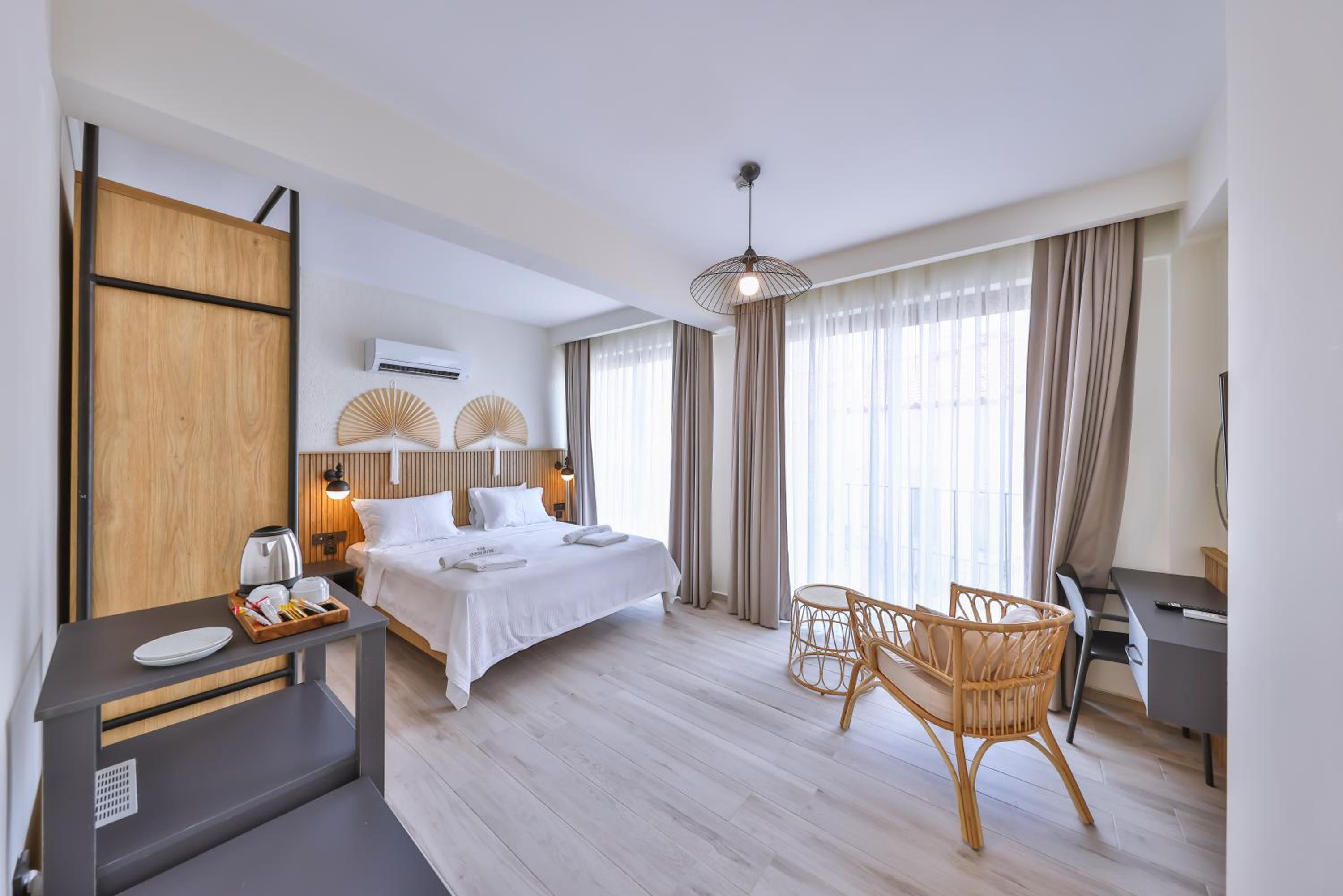 Comfort room with City view