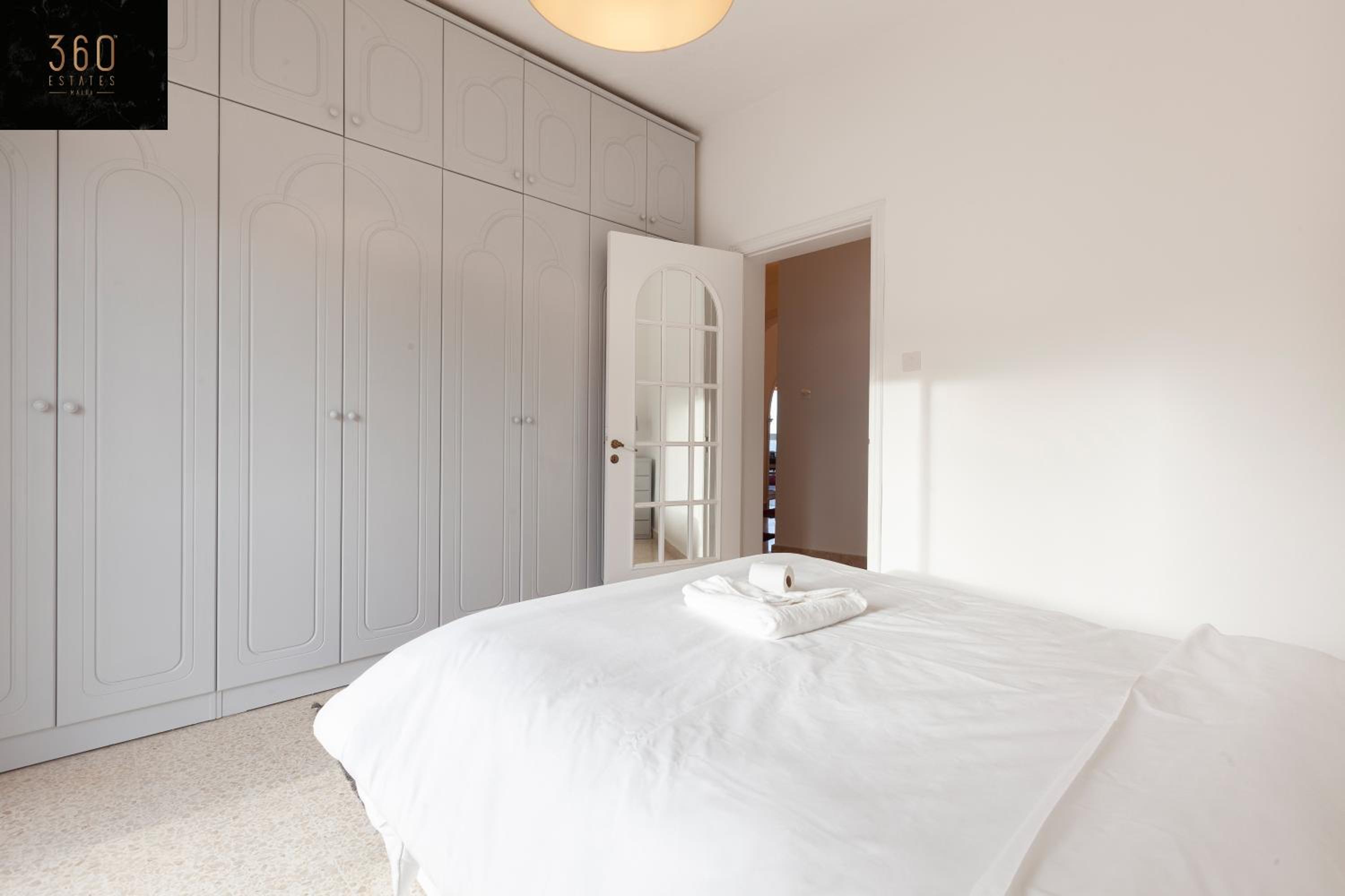 Apartment With Sea View