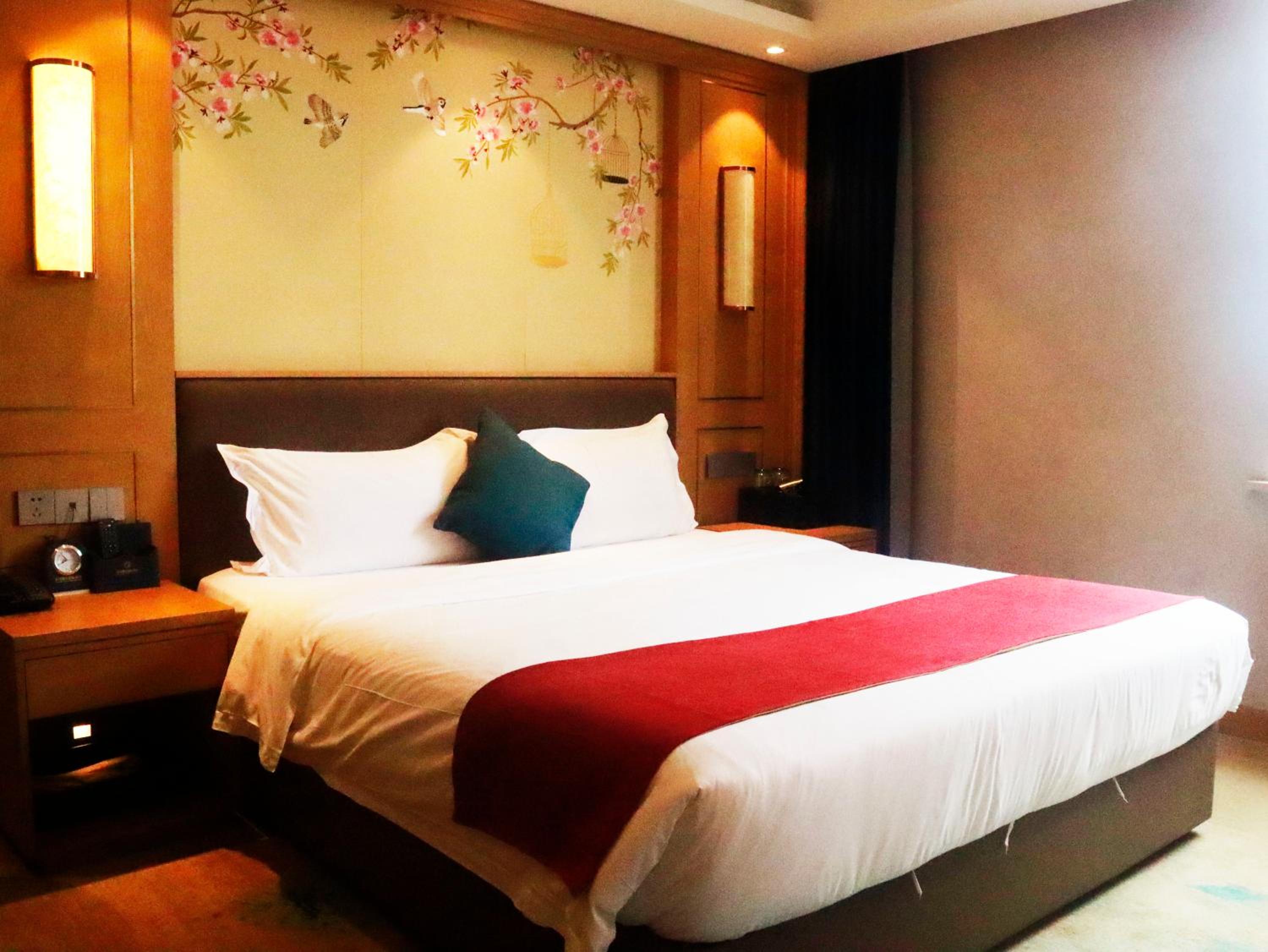Standard King Room photo 1