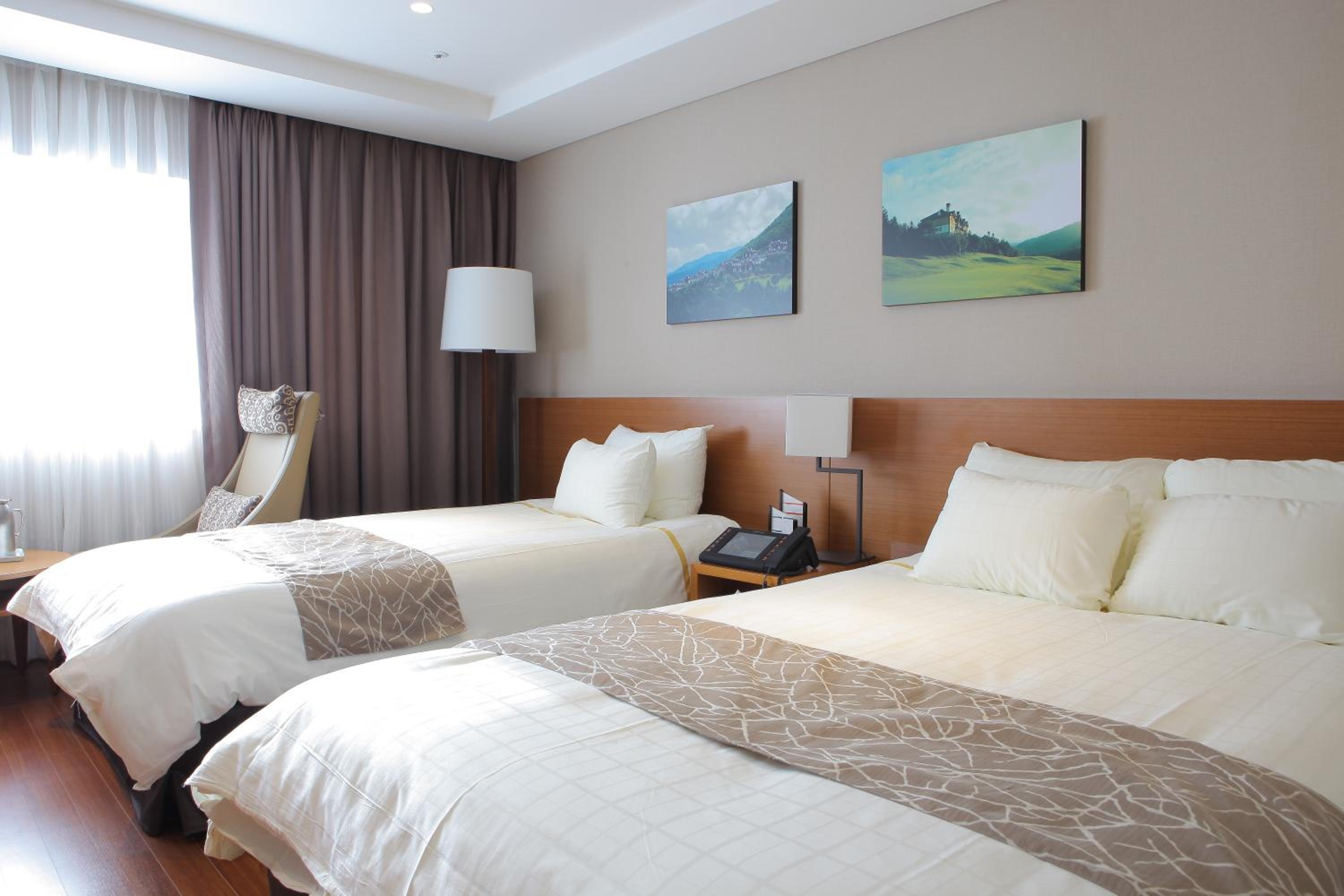 Deluxe Family Room - Dragon Valley Hotel