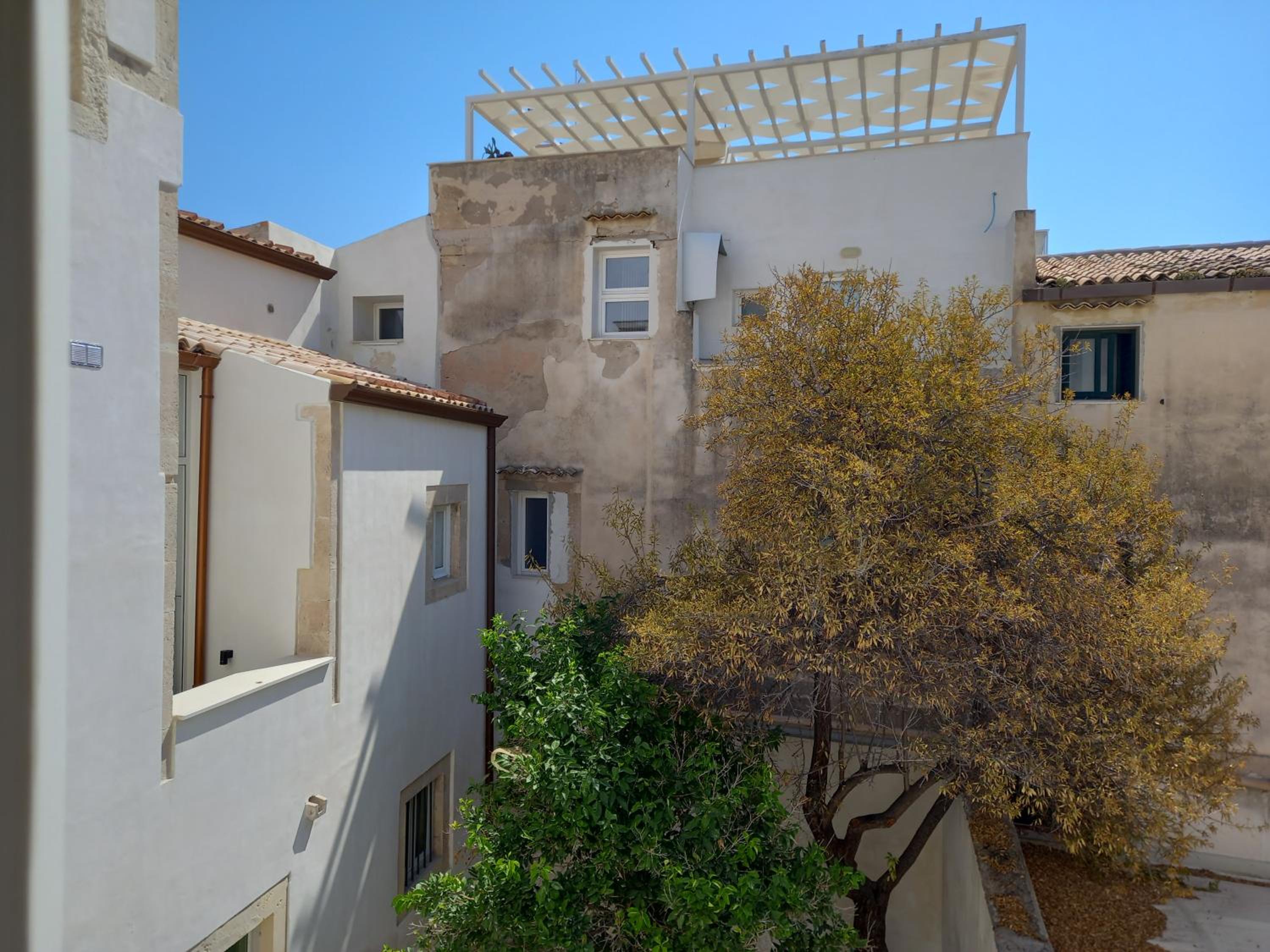 Deluxe Double Room with Balcony photo 2