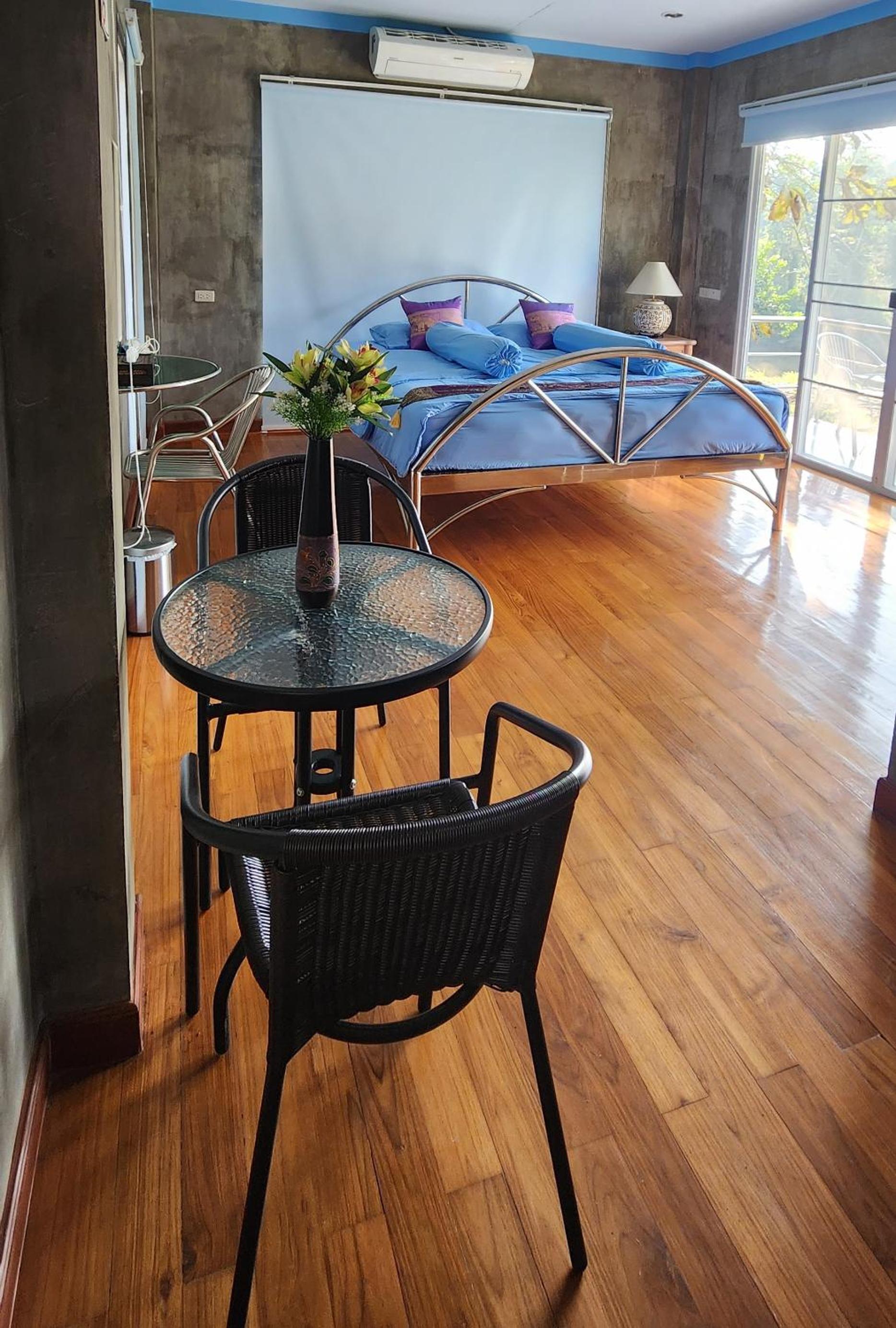 Studio with Balcony photo 1