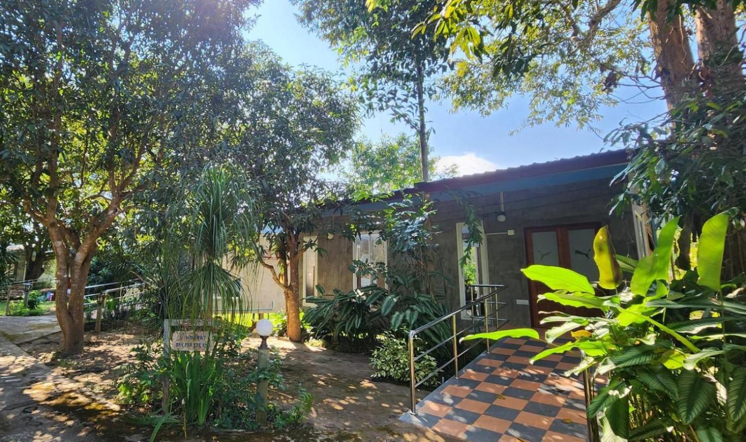 Family Room with Balcony photo 2