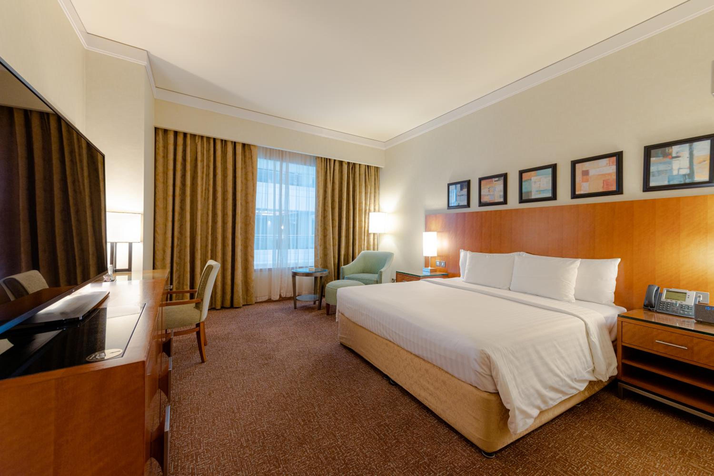 Deluxe Room, 1 King Bed, Smoking