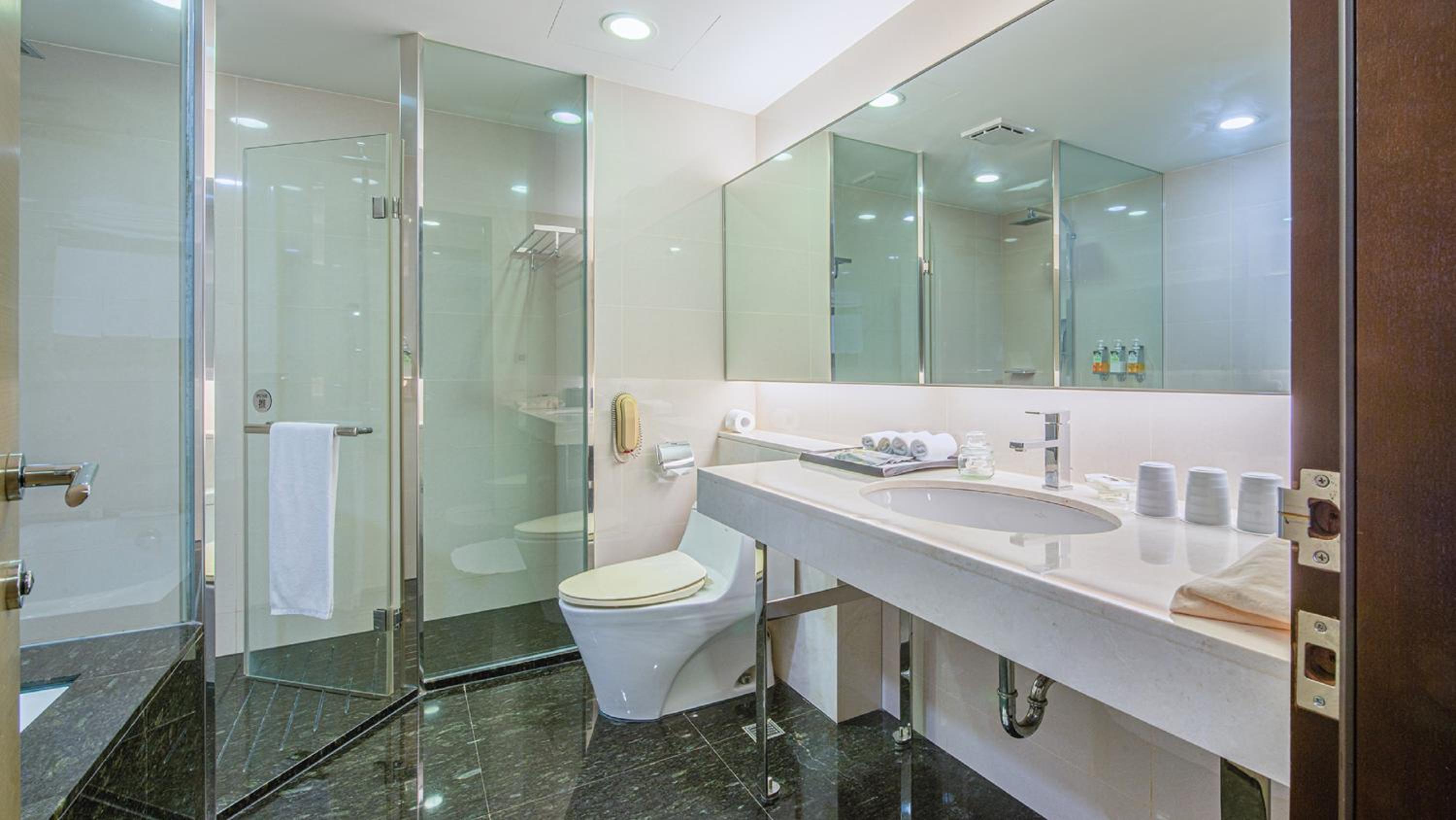 Classic Quadruple Room - Photo 6