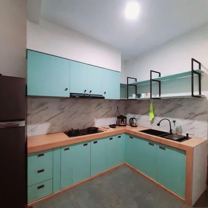 Three-Bedroom House photo 3