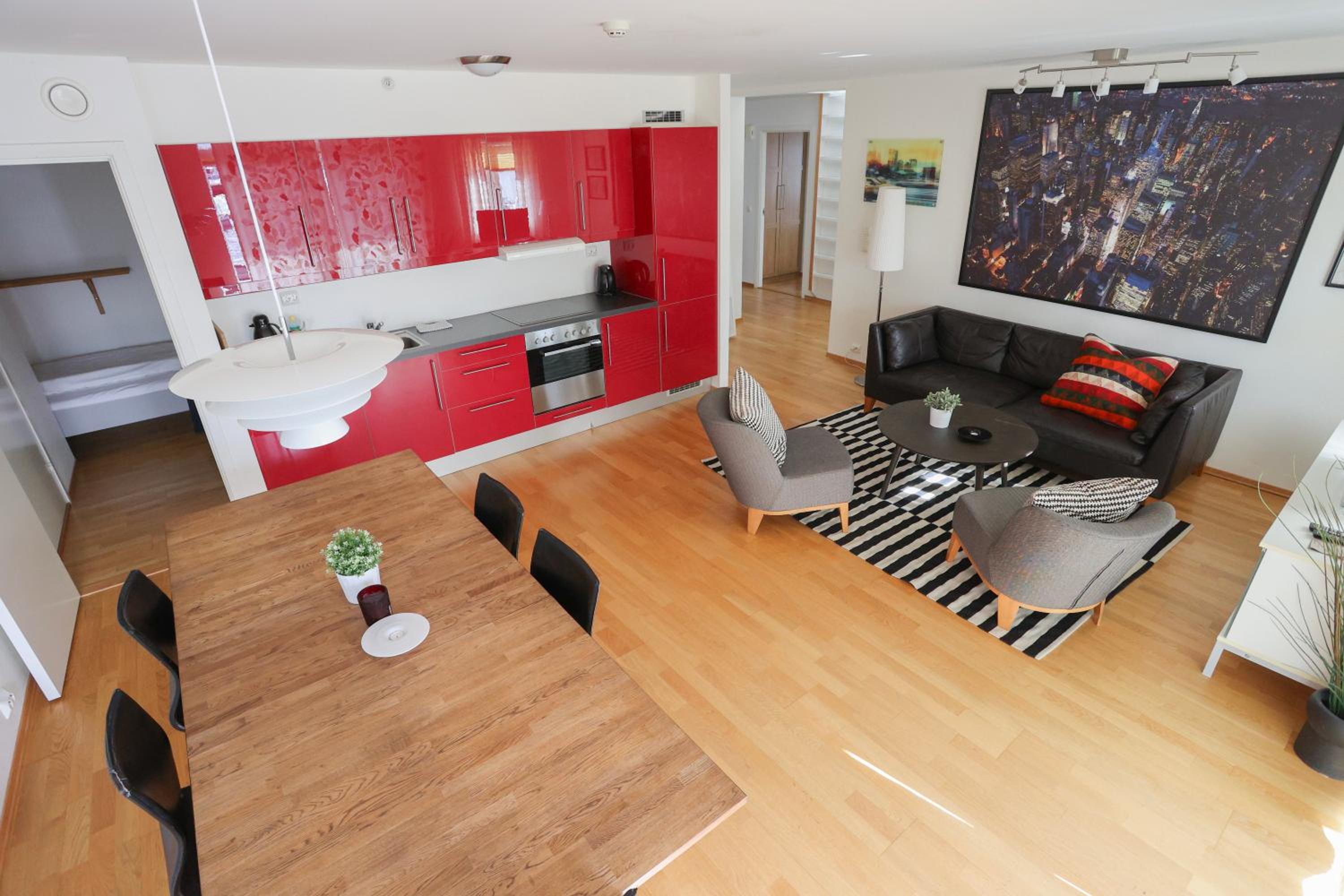 Three-Bedroom Apartment with Sleeping Alcove photo 1