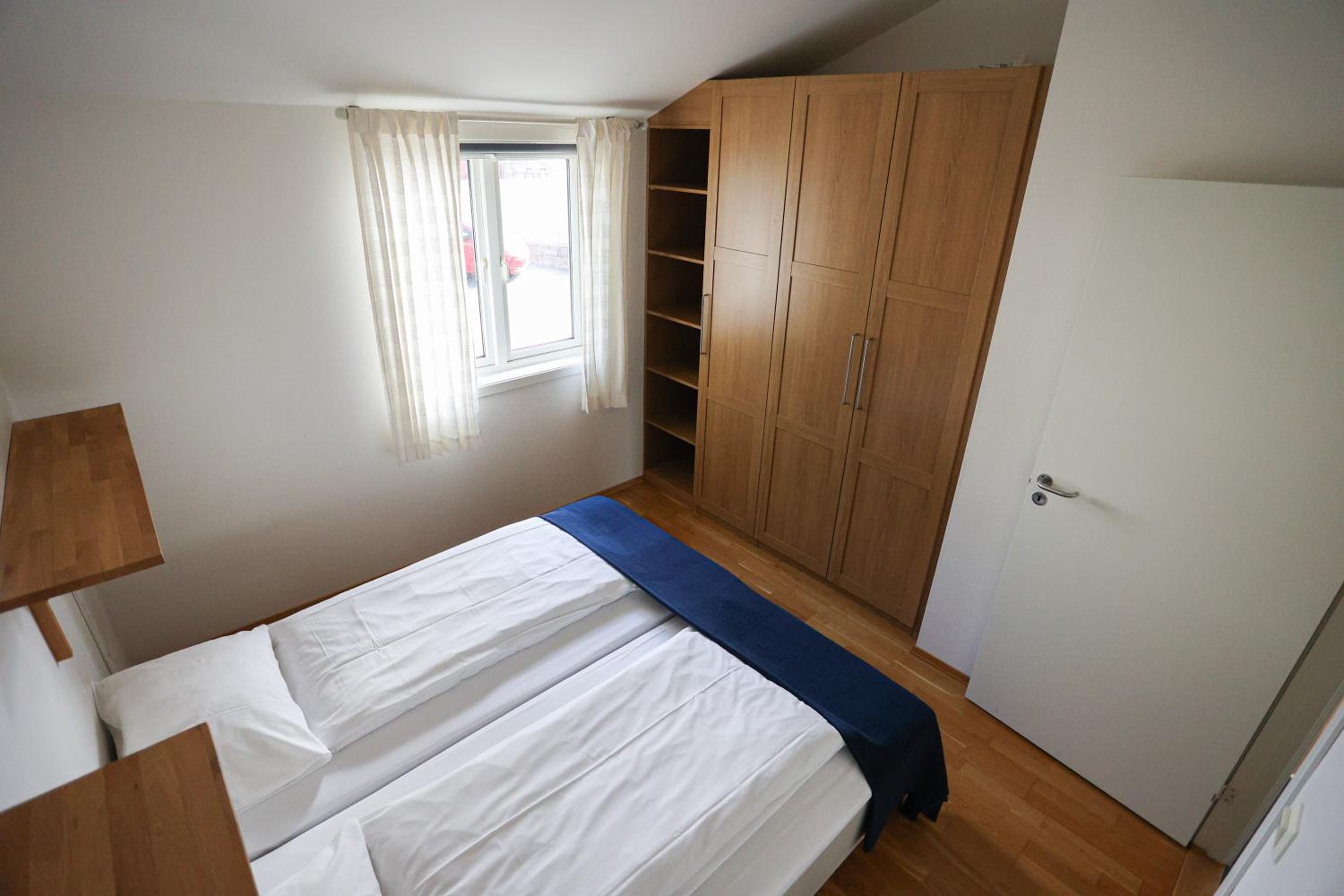 Three-Bedroom Apartment with Sleeping Alcove photo 3