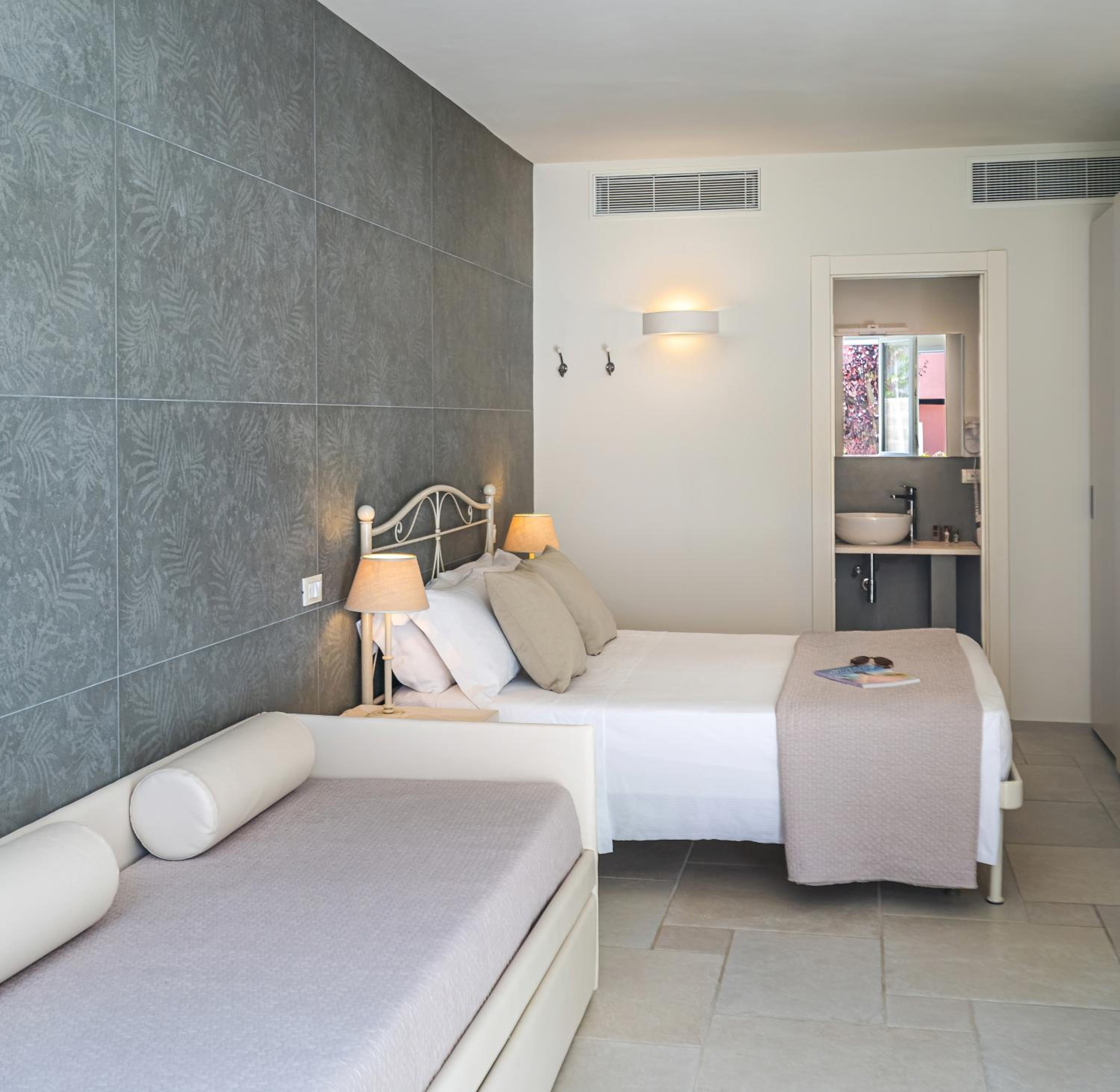 Deluxe Quadruple Room - Photo 4